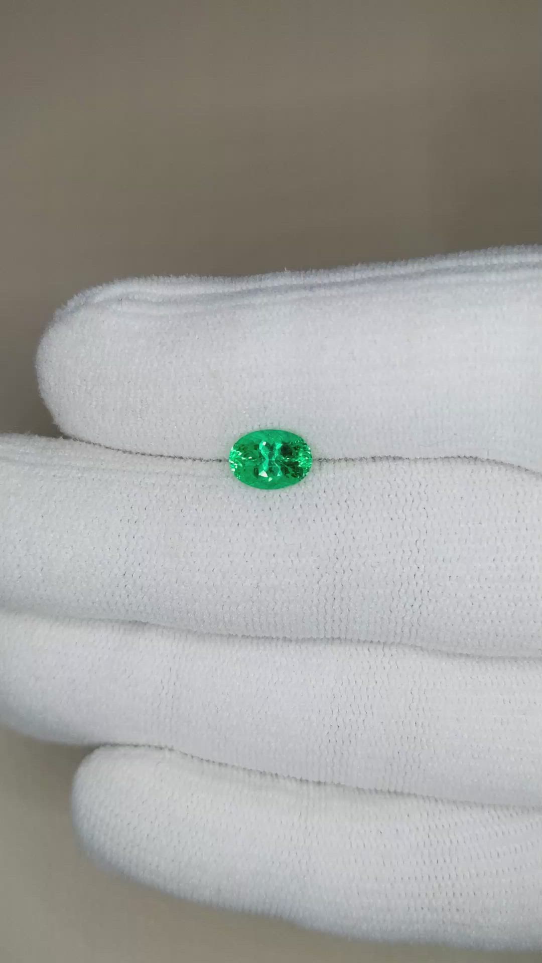 0.92 Ct. Emerald from Russia Size Video