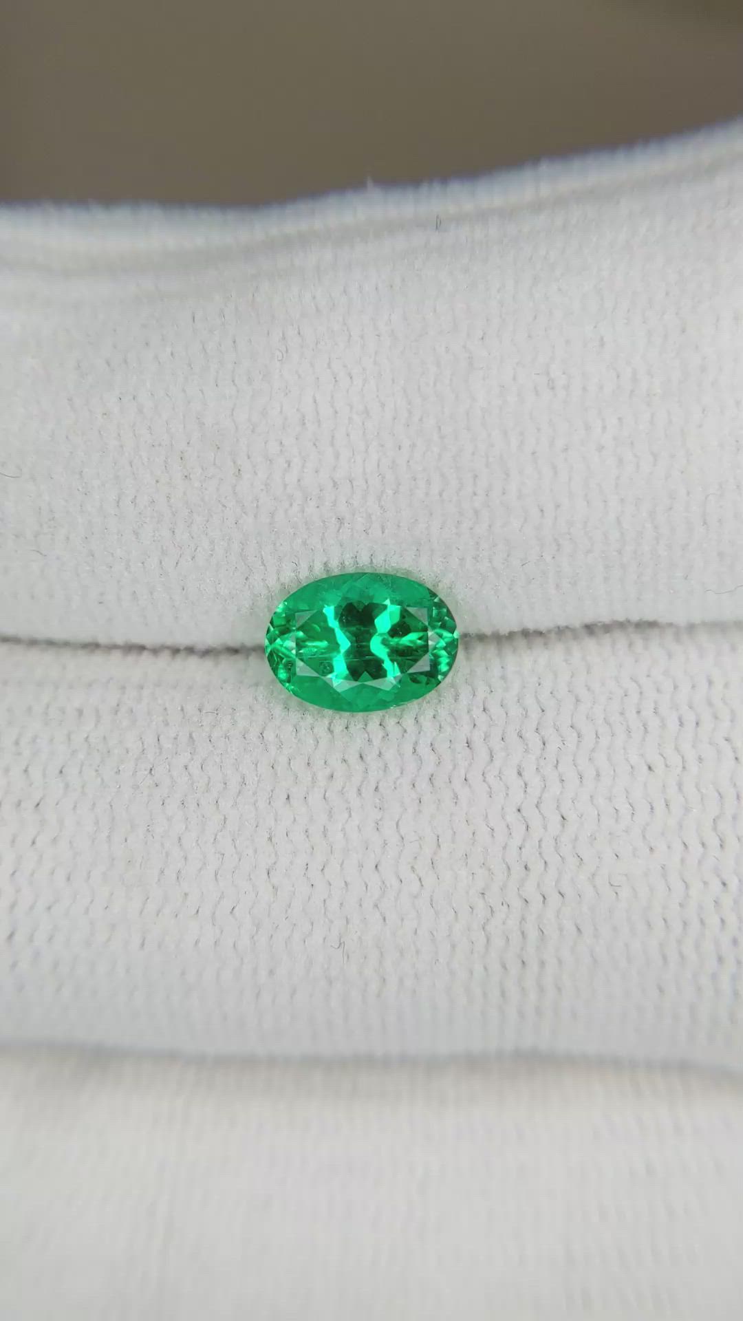 0.92 Ct. Emerald from Russia Size Video