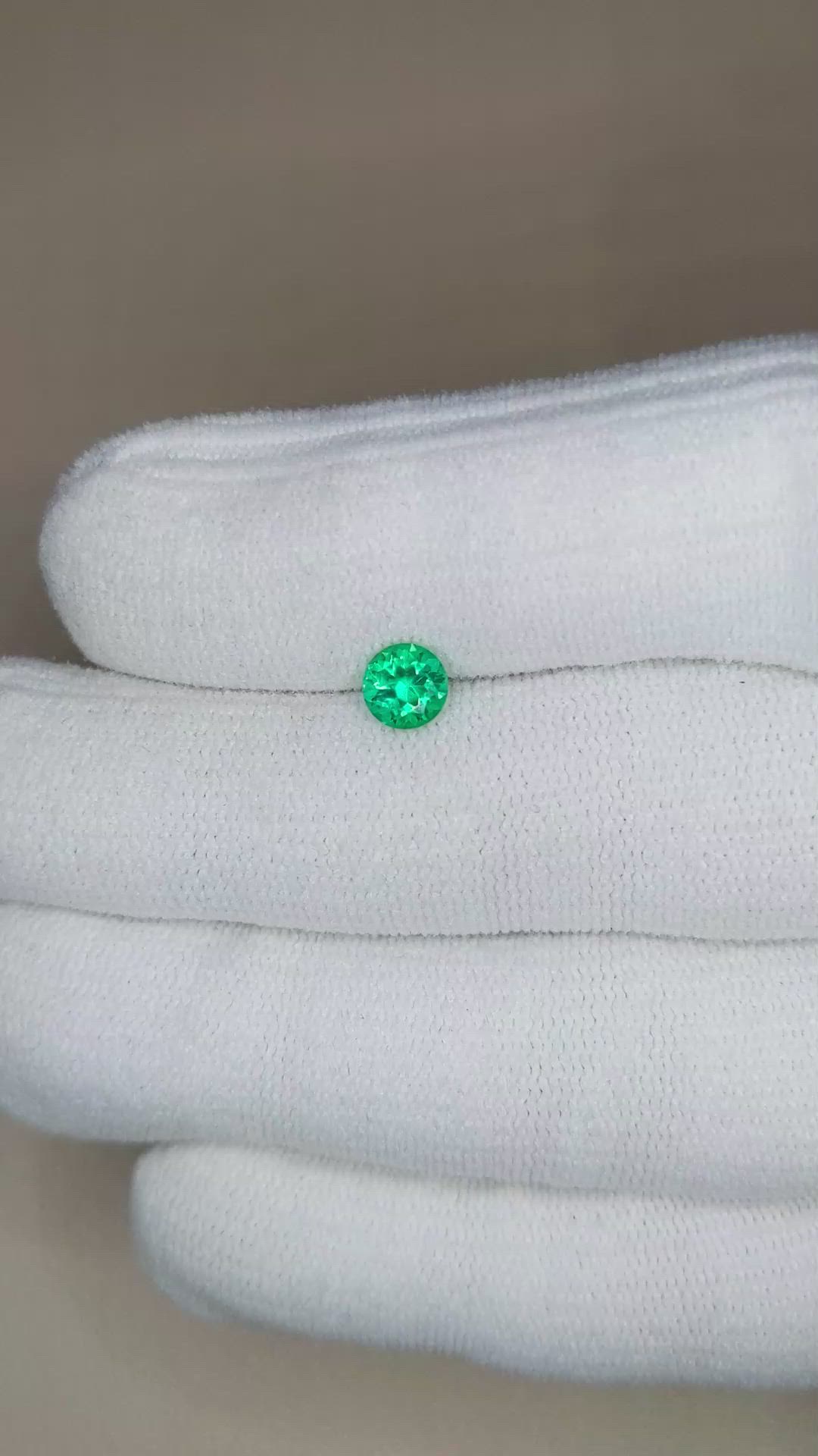 0.51 Ct. Emerald from Russia Size Video