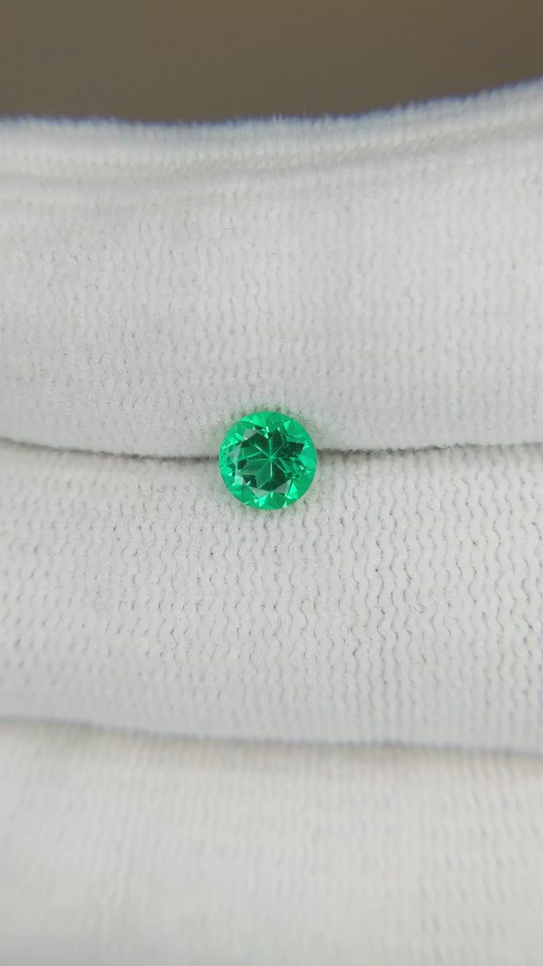 0.51 Ct. Emerald from Russia Size Video