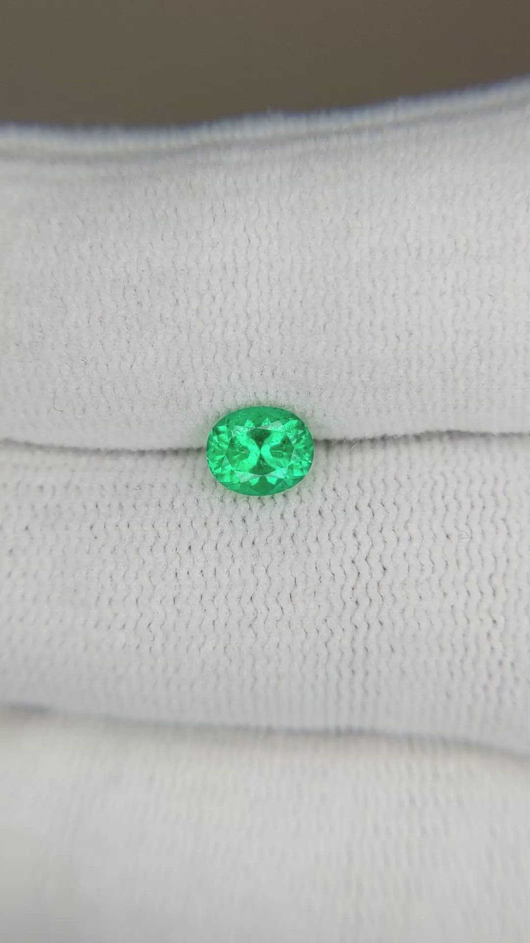 0.63 Ct. Emerald from Russia Size Video