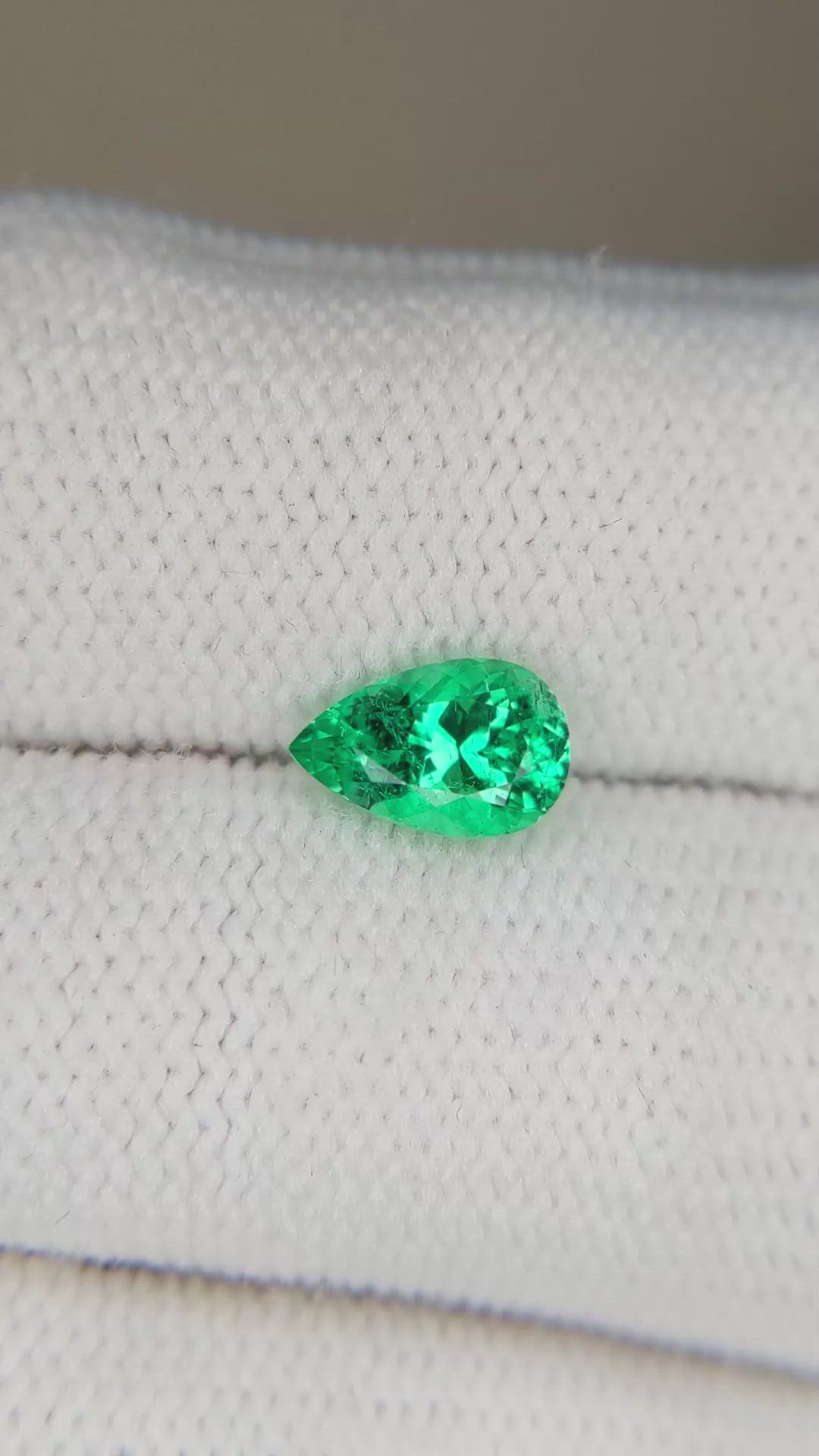 0.87 Ct. Emerald from Russia Size Video