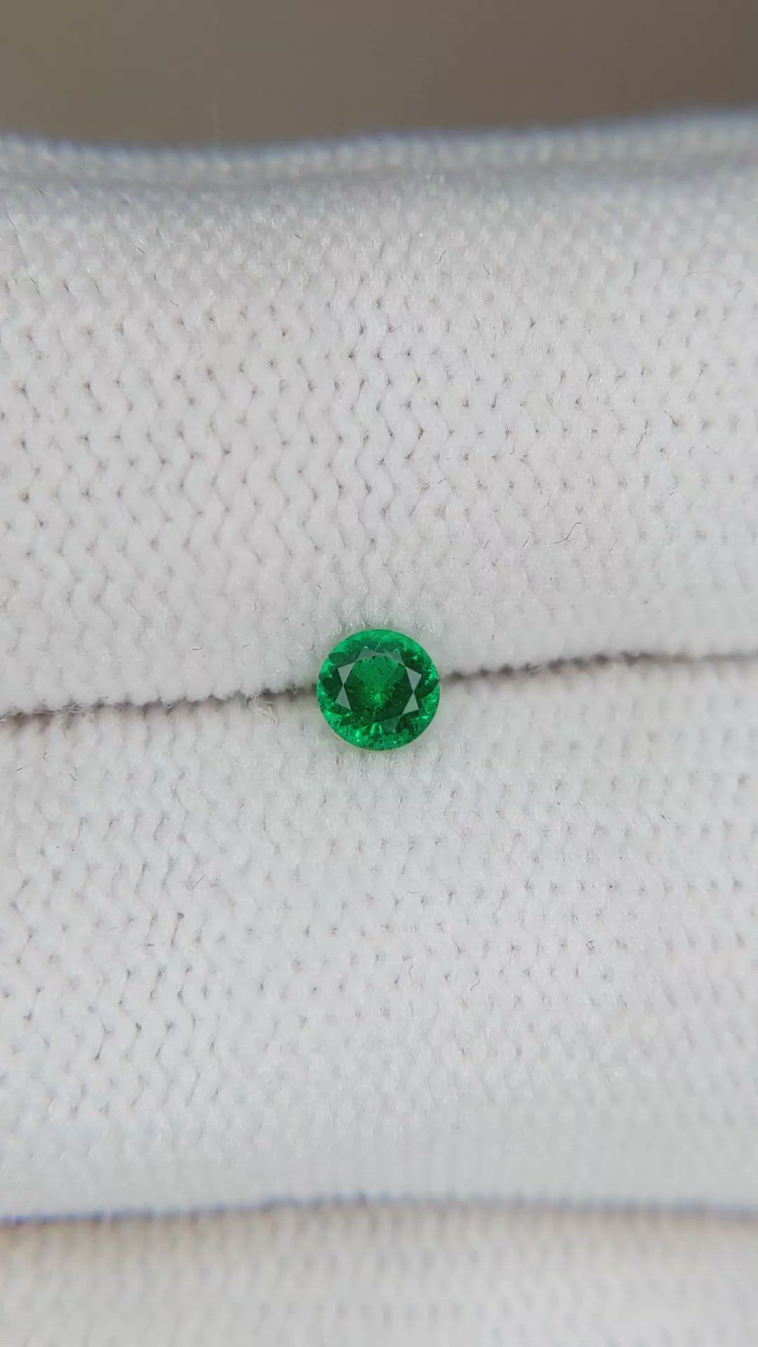 0.15 Ct. Emerald from Russia Size Video