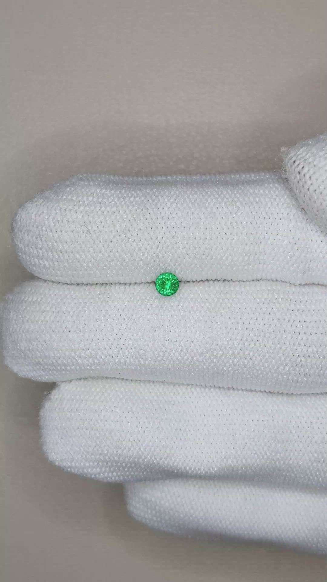 0.15 Ct. Emerald from Russia Size Video