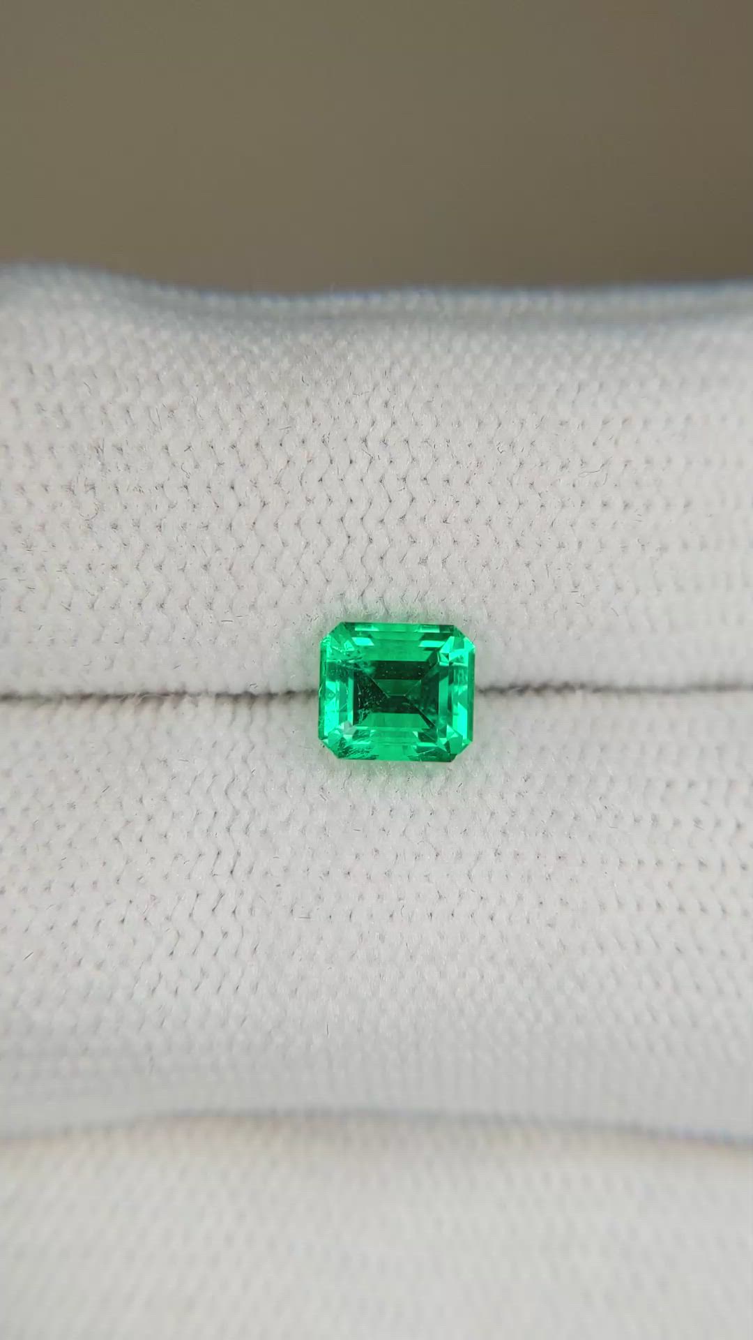 0.89 Ct. Emerald from Russia Size Video