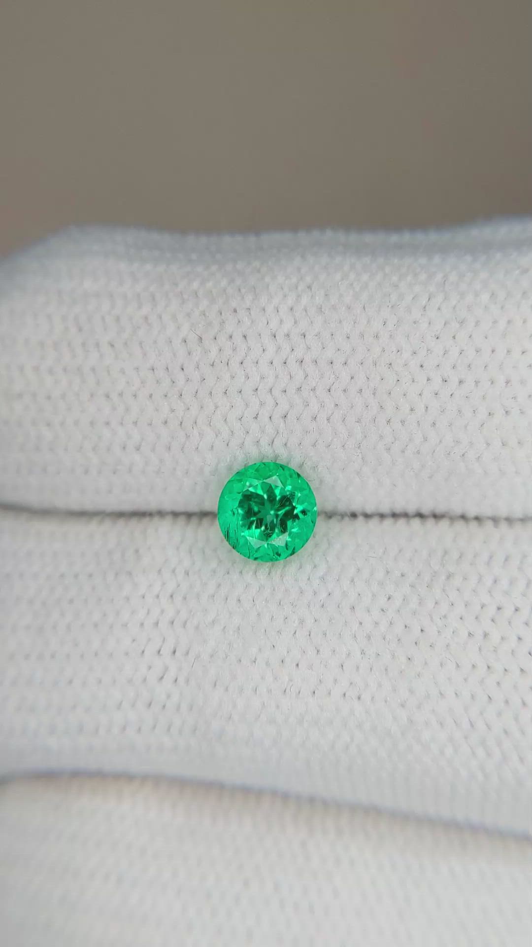 0.63 Ct. Emerald from Russia Size Video