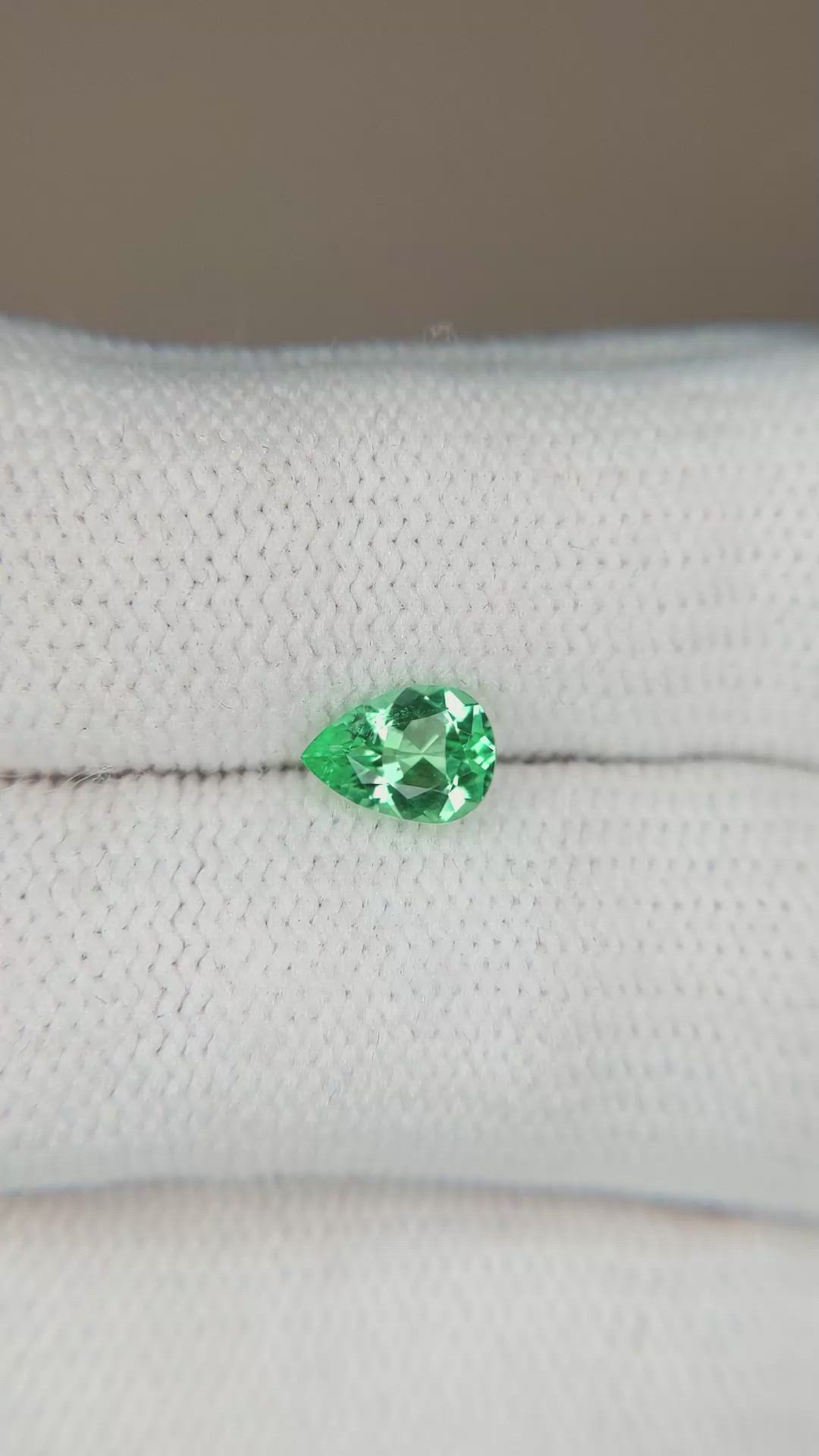 0.60 Ct. Emerald from Russia Size Video