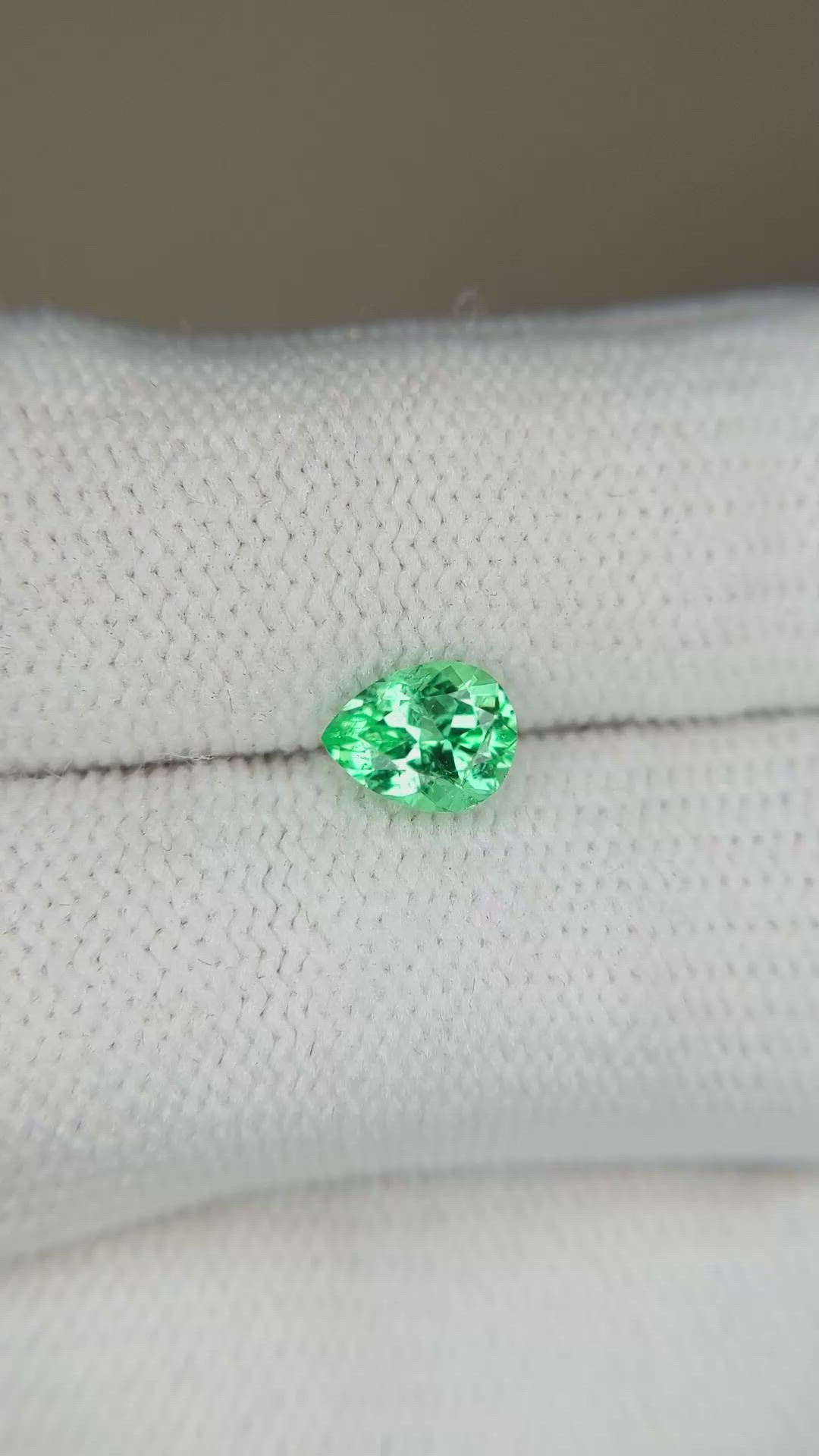0.80 Ct. Emerald from Russia Size Video