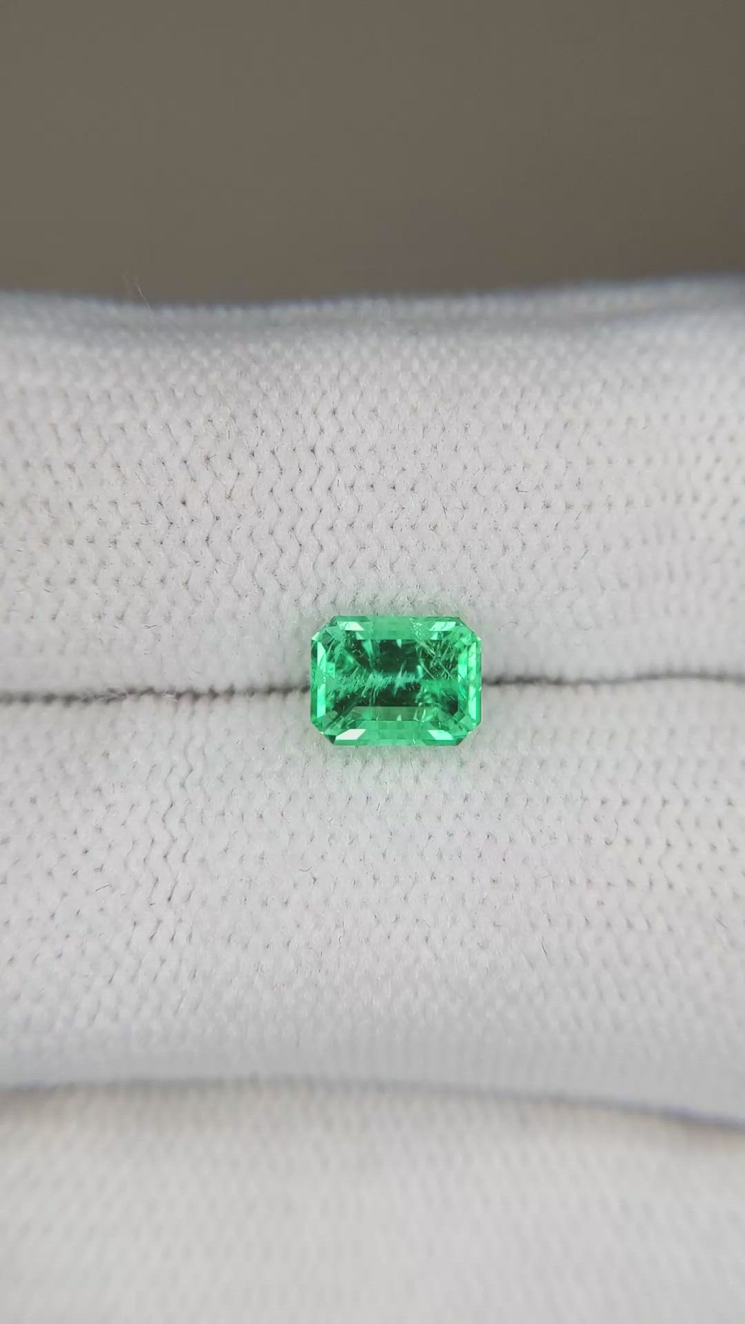 0.99 Ct. Emerald from Russia Size Video
