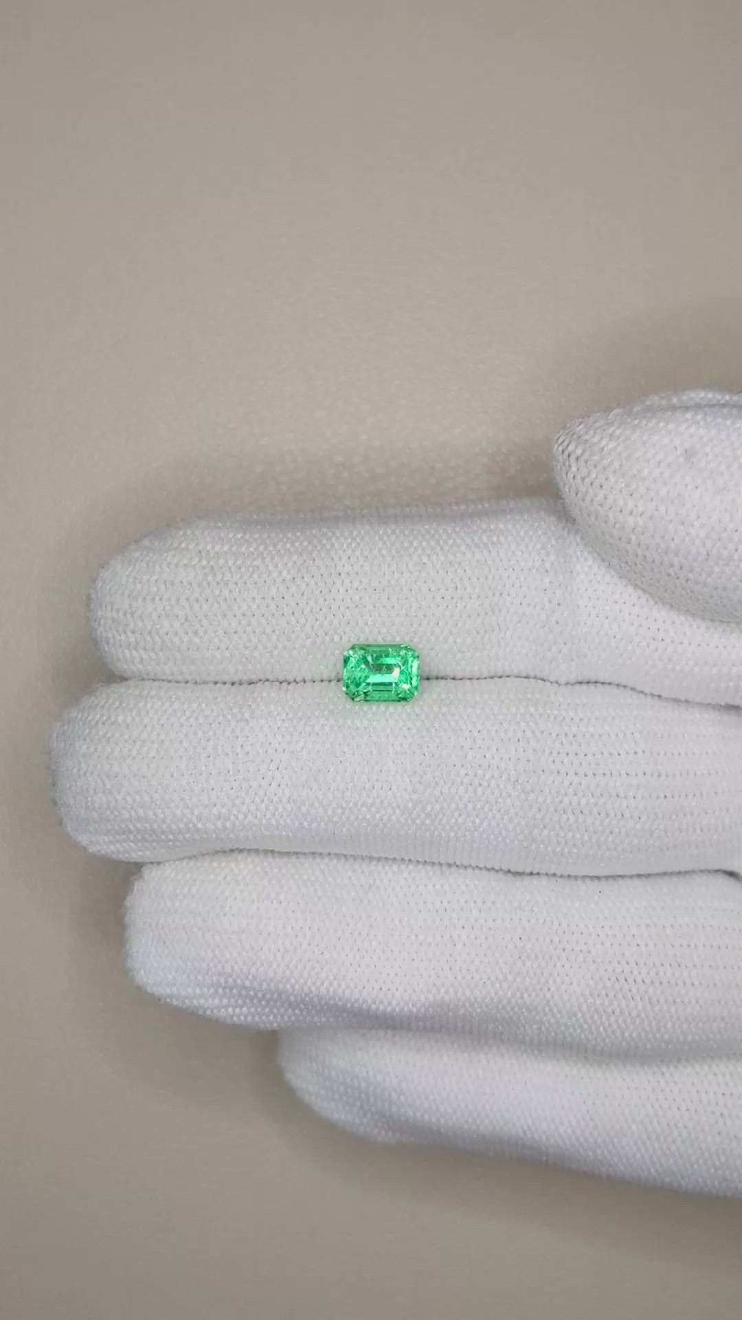 0.99 Ct. Emerald from Russia Size Video
