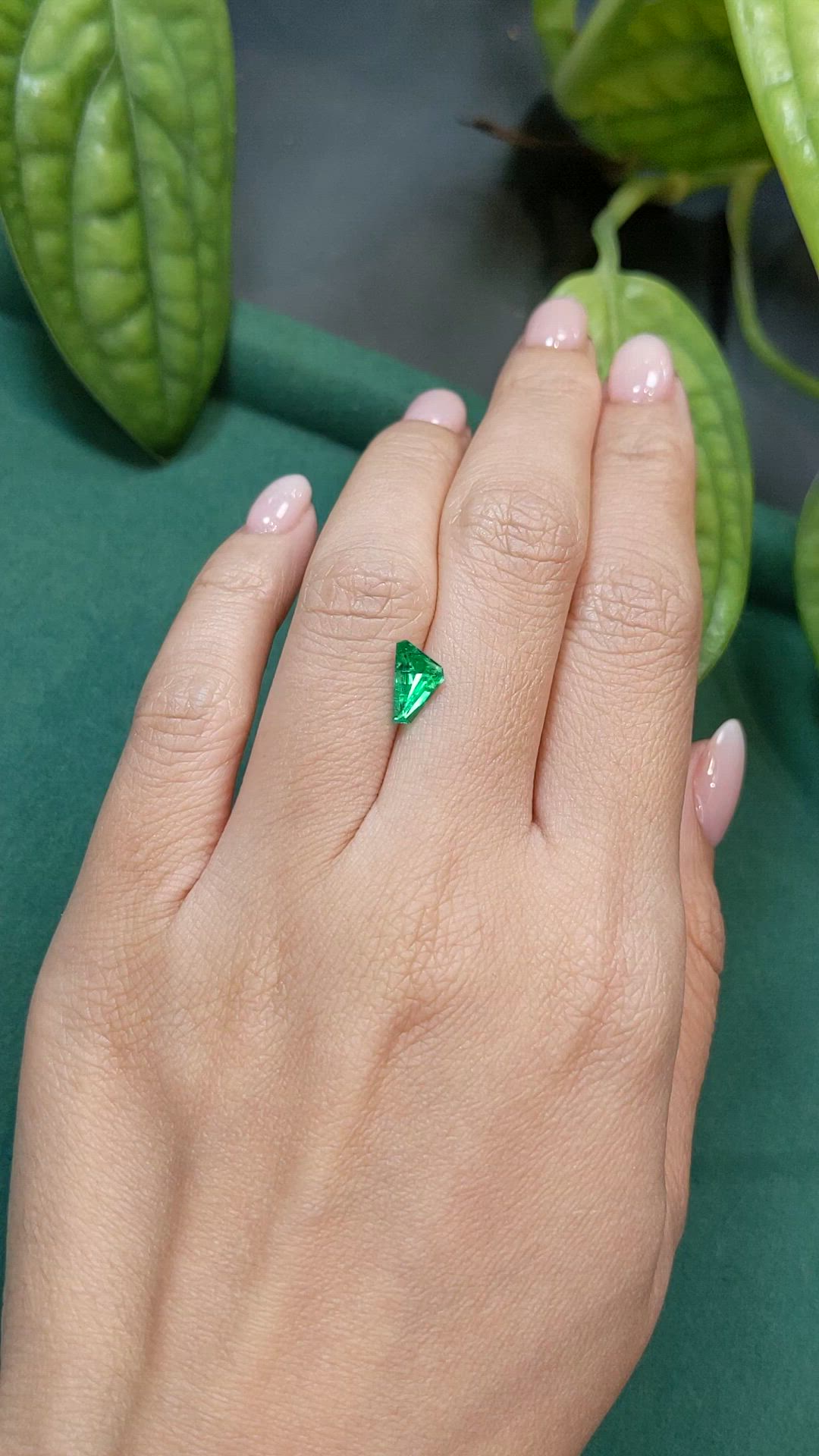 0.87 Ct. Emerald from Russia Size Video