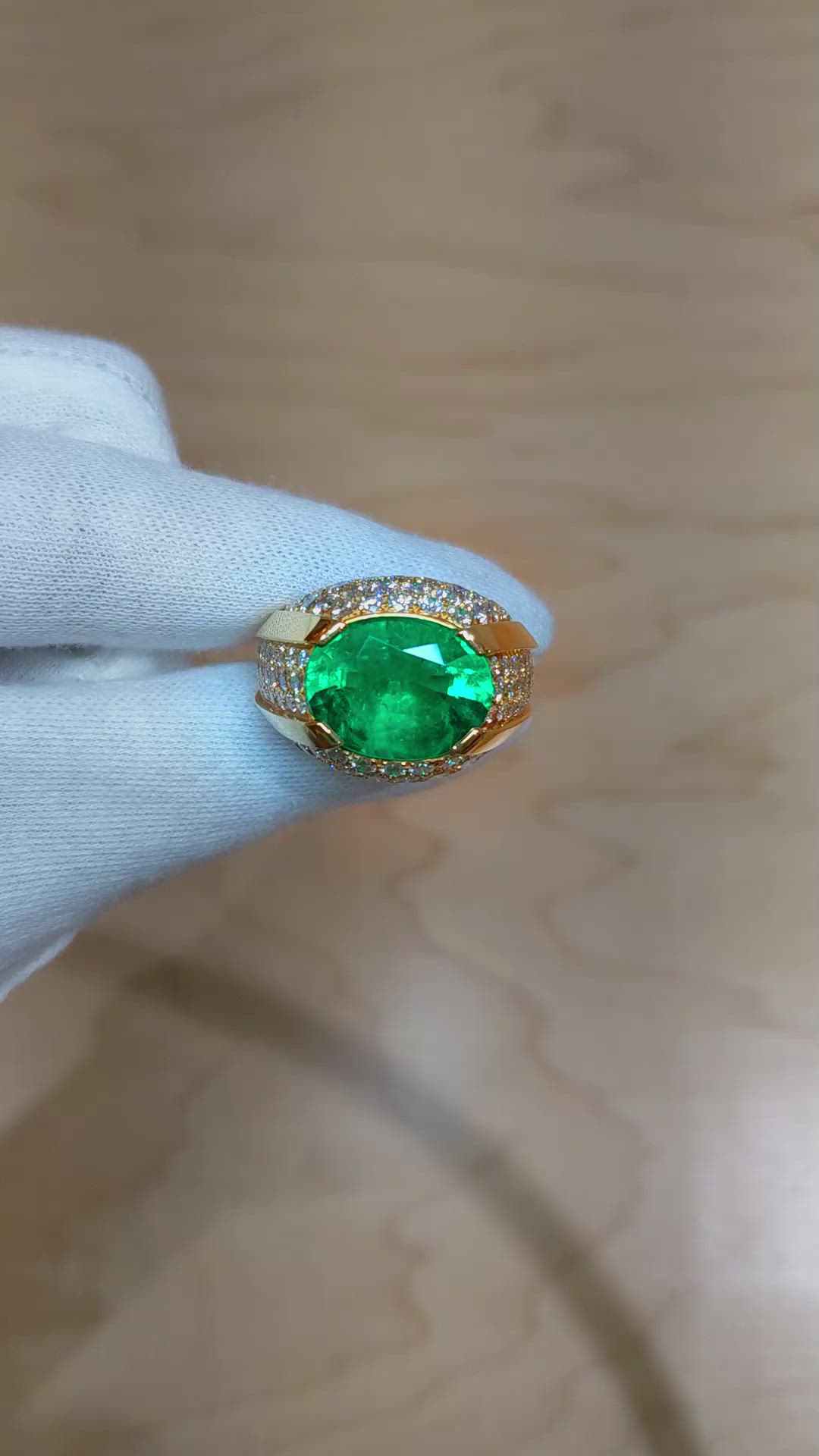 8.10 Ct. Emerald Natural Diamond Men's Ring, 18K Yellow Gold Size Video