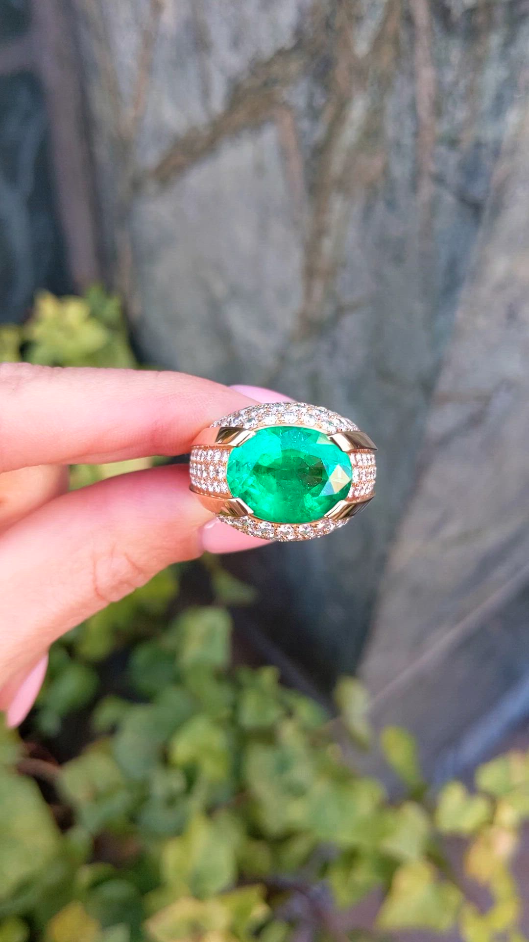 8.10 Ct. Emerald Natural Diamond Men's Ring, 18K Yellow Gold Size Video