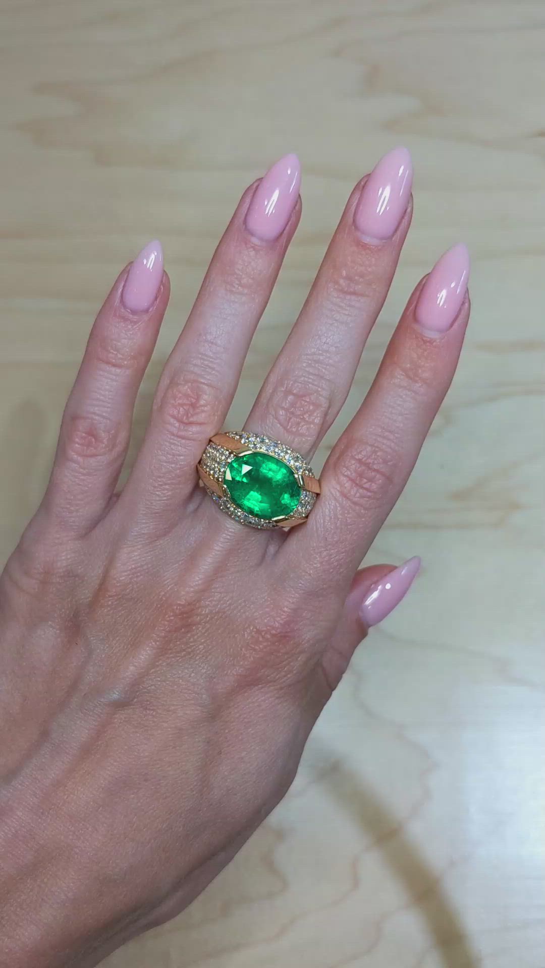 8.10 Ct. Emerald Natural Diamond Men's Ring, 18K Yellow Gold Size Video