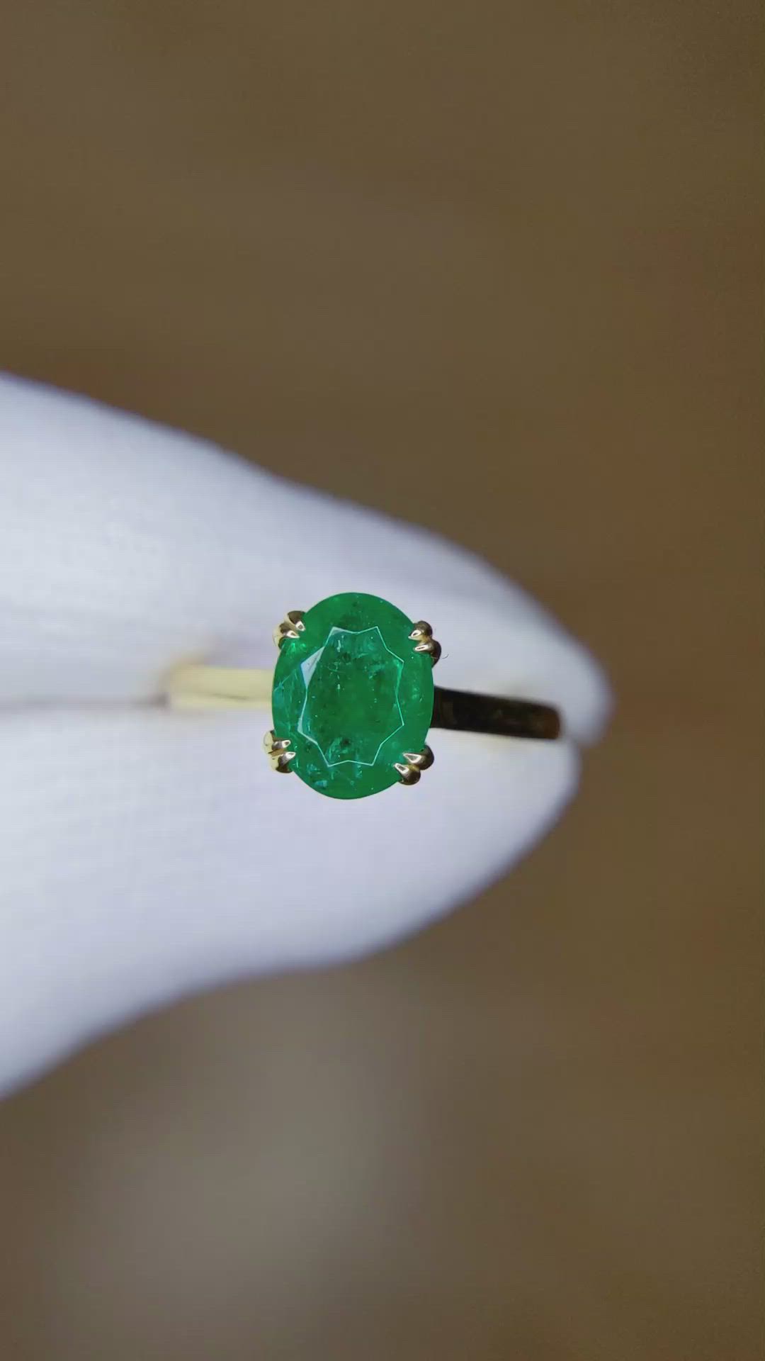 1.30 Ct. Emerald Solitaire Ring, 18K Yellow Gold Size Video