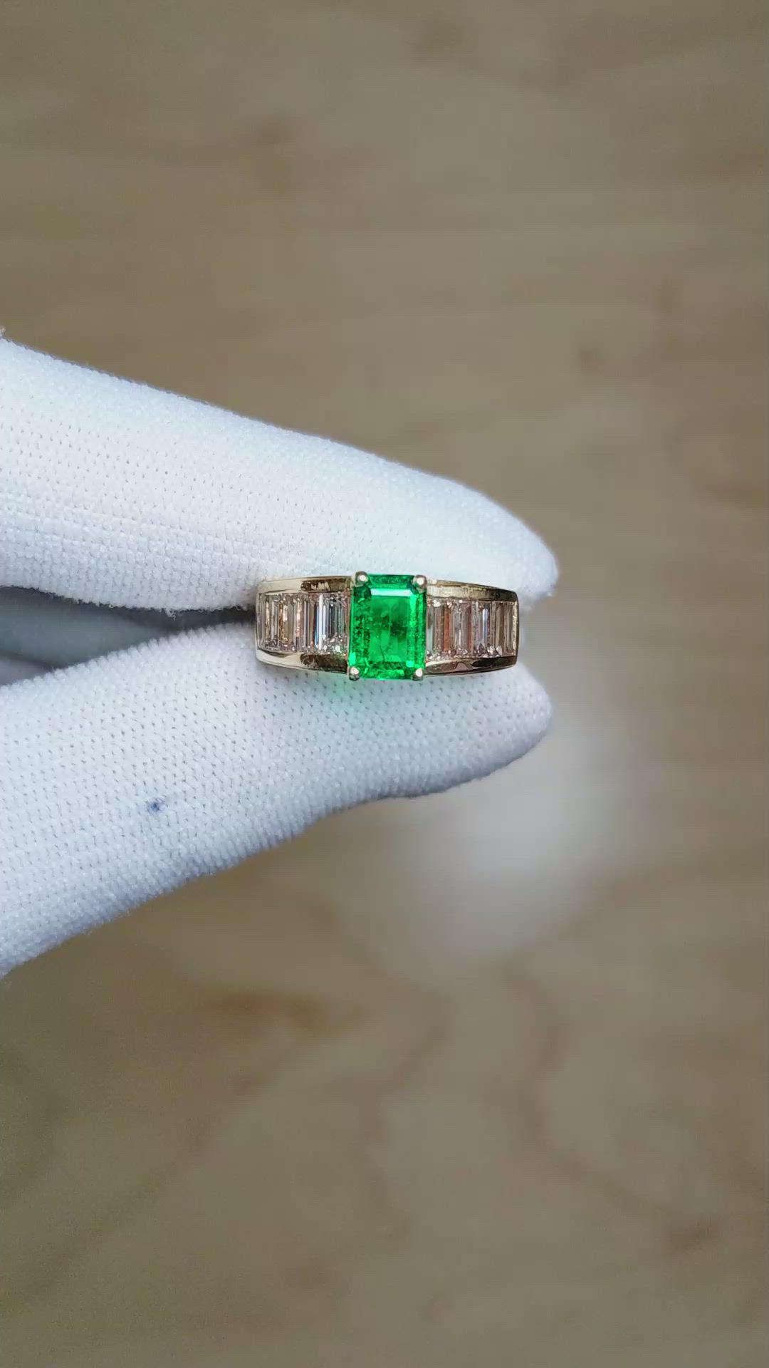 0.81 Ct. Emerald Natural Diamond Accent Stones Ring, 18K Yellow Gold Size Video