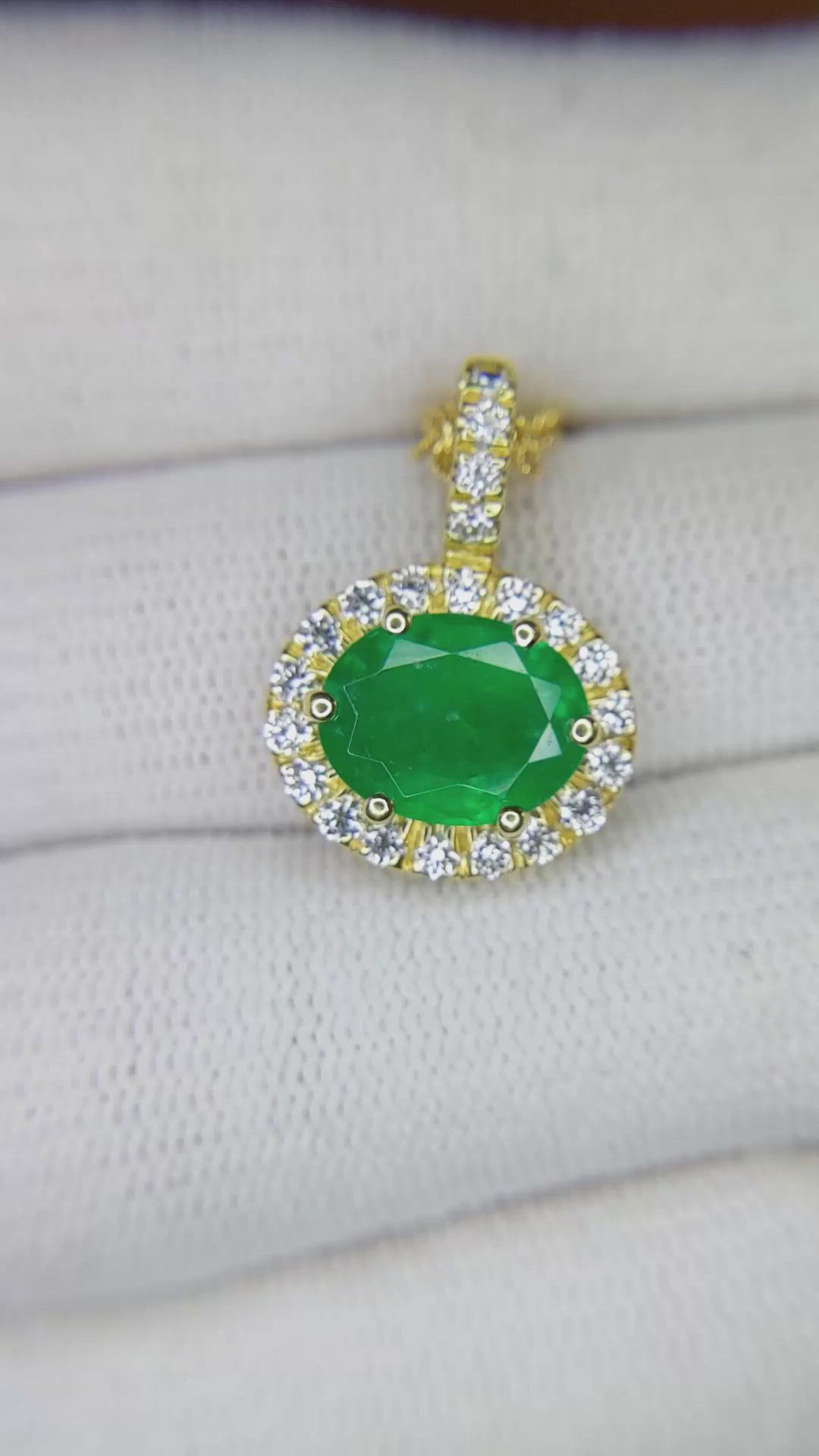 2.18 Ct. Emerald Natural Diamond Pave Pendant, 18K Yellow Gold Size Video