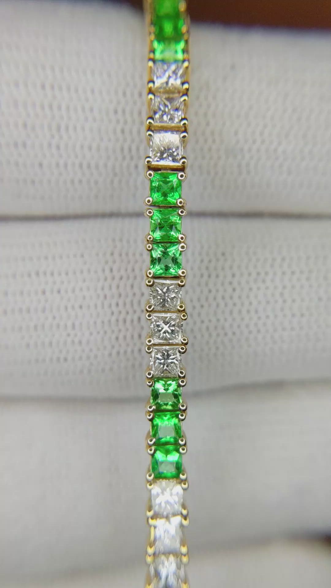 2.50 Ct.Tw. Emerald Natural Diamond Tennis/Line Bracelet, 18K Yellow Gold Size Video