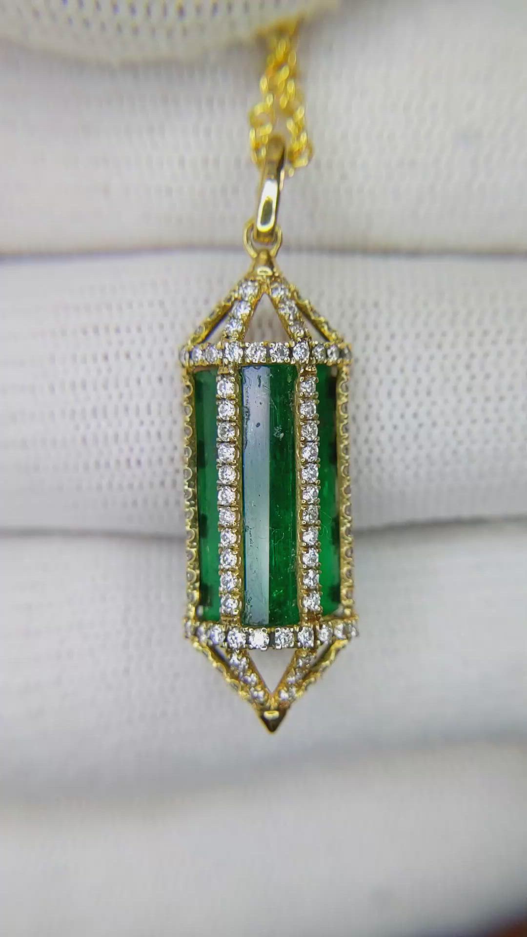 4.07 Ct. Emerald Natural Diamond Pave Pendant, 18K Yellow Gold Size Video