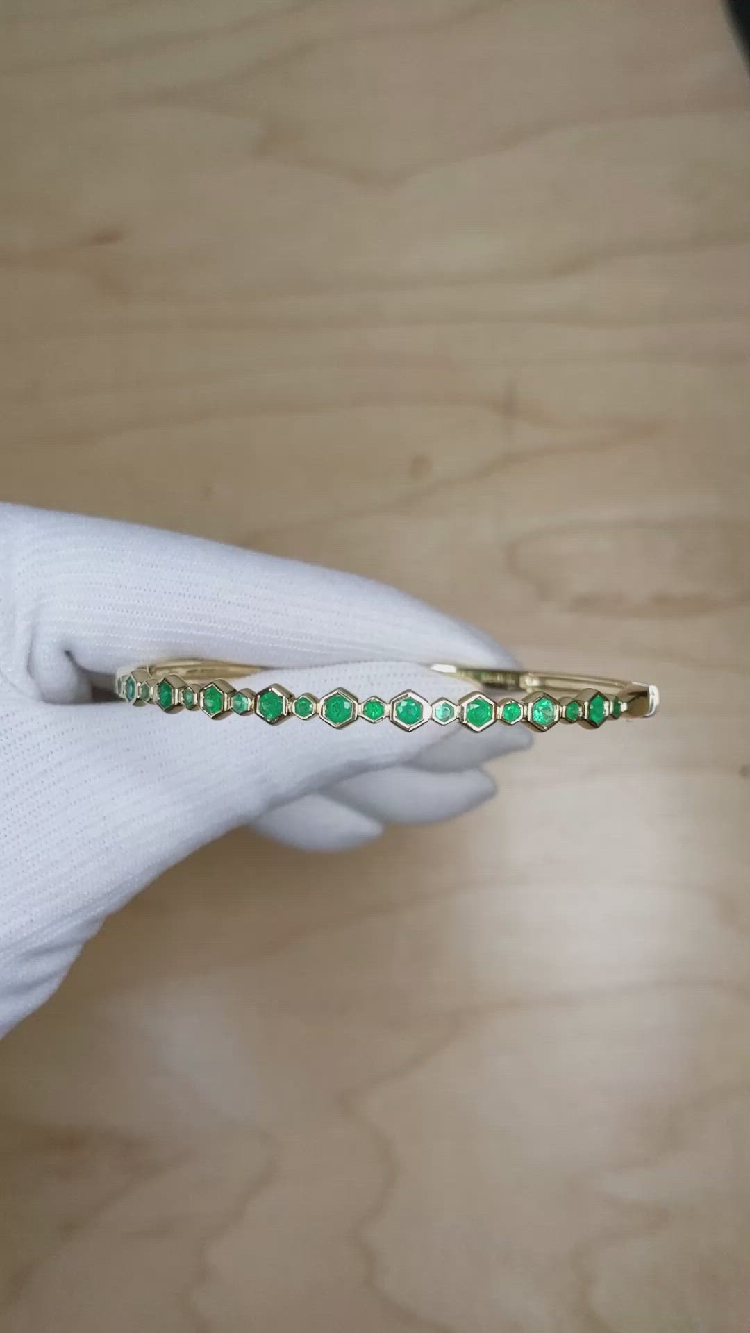 0.62 Ct.Tw. Emerald Emerald Bezel Bracelet, 14K Yellow Gold Size Video