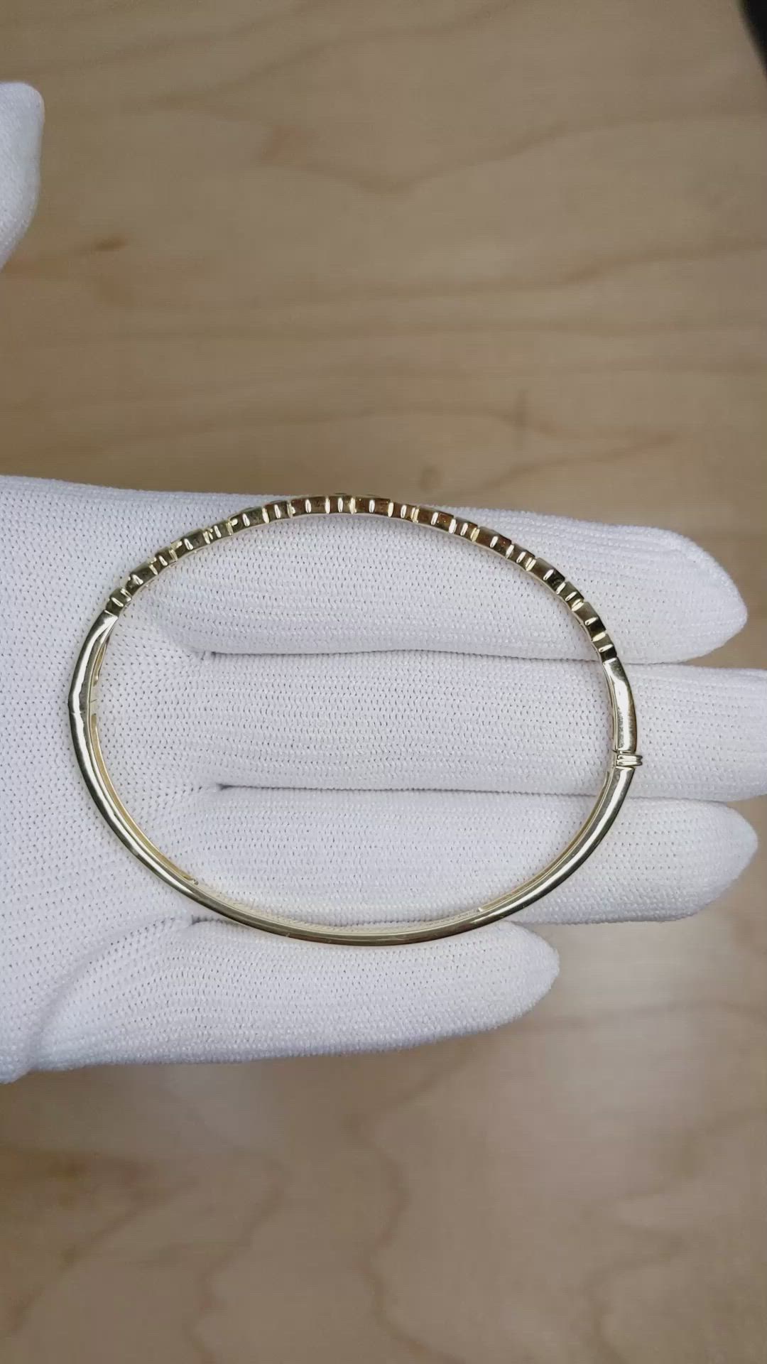 0.62 Ct.Tw. Emerald Emerald Bezel Bracelet, 14K Yellow Gold Size Video