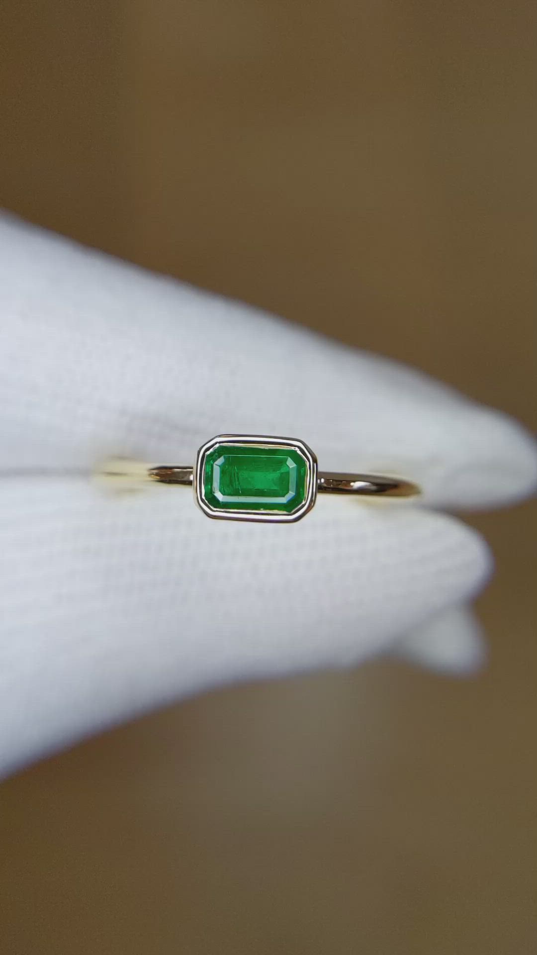 0.41 Ct. Emerald Bezel Ring, 18K Yellow Gold Size Video