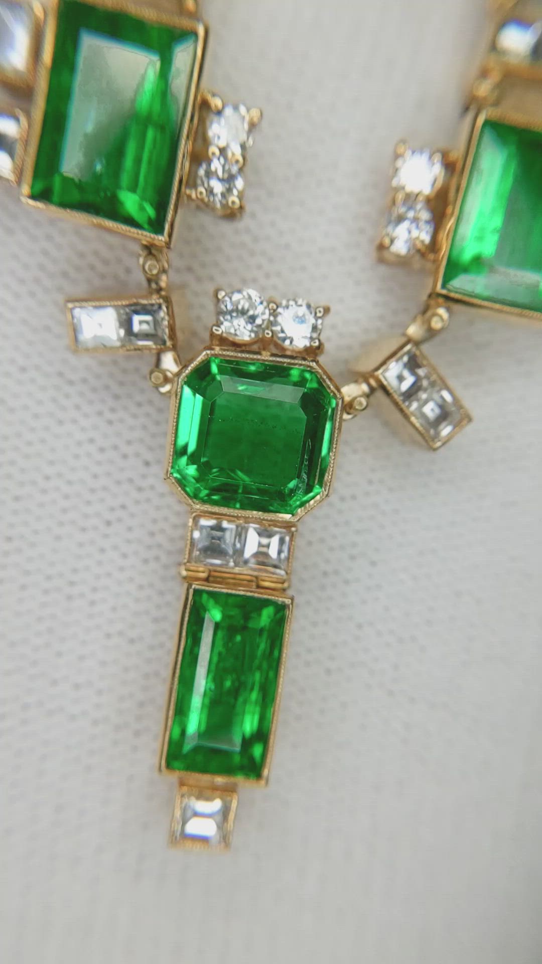 22.00 Ct. Emerald Natural Diamond Antique Style Necklace, 18K Yellow Gold Size Video