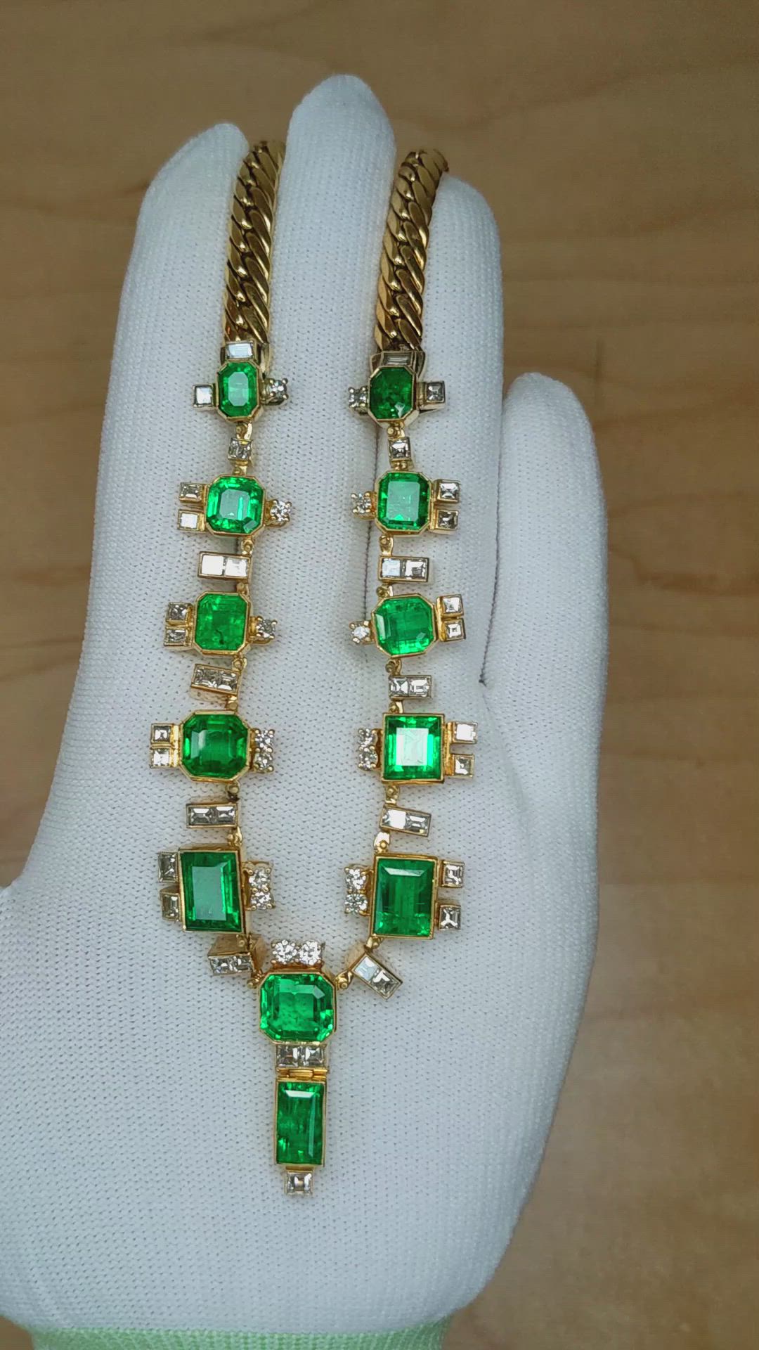 22.00 Ct. Emerald Natural Diamond Antique Style Necklace, 18K Yellow Gold Size Video