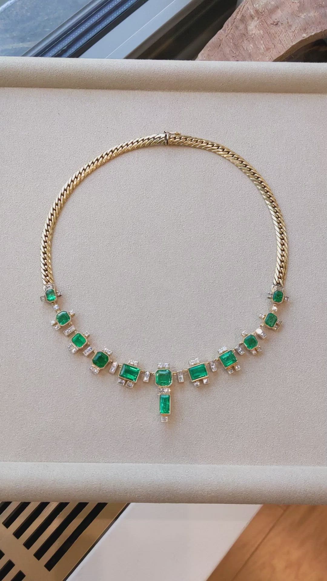 22.00 Ct. Emerald Natural Diamond Antique Style Necklace, 18K Yellow Gold Size Video