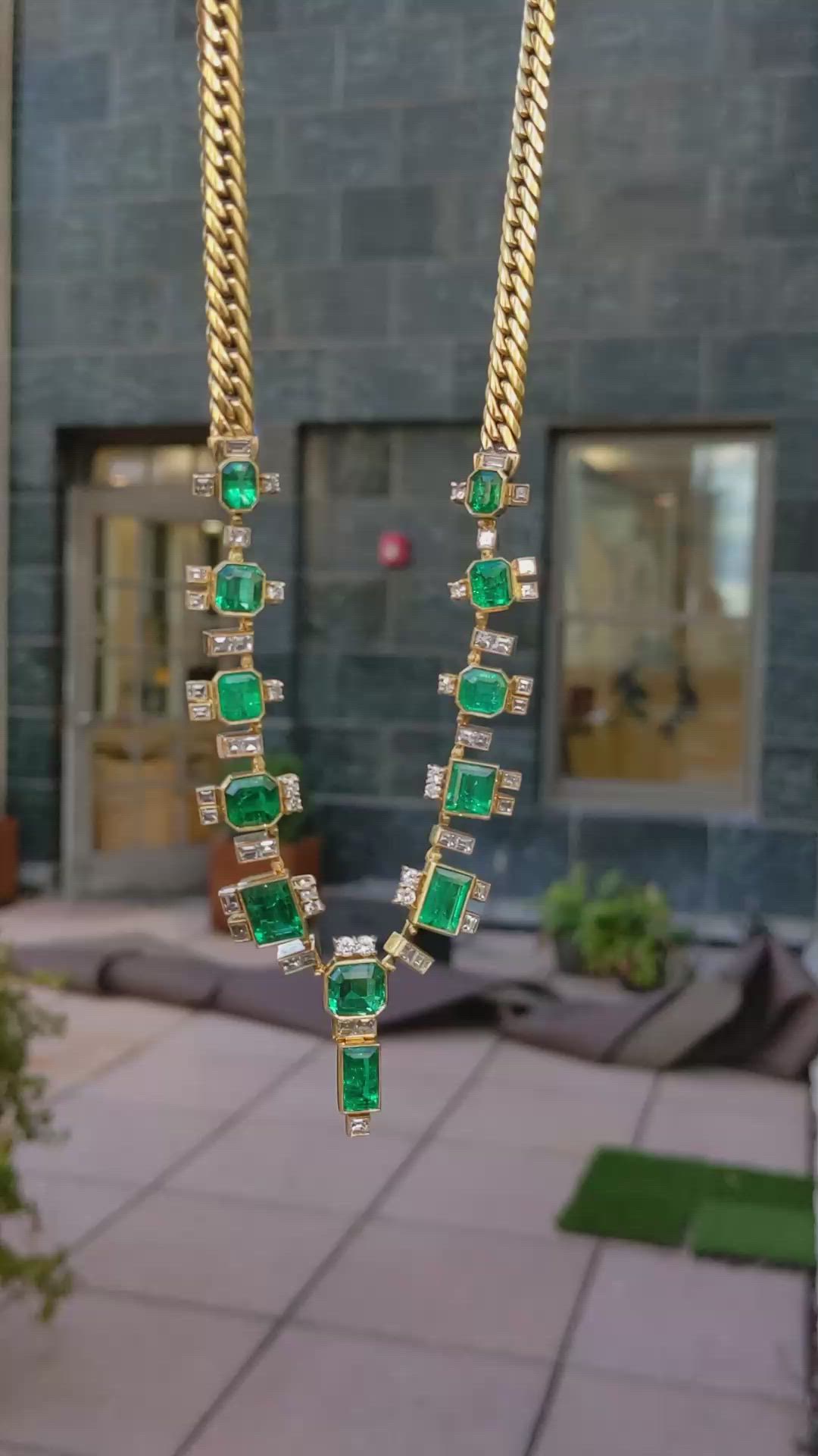 22.00 Ct. Emerald Natural Diamond Antique Style Necklace, 18K Yellow Gold Size Video