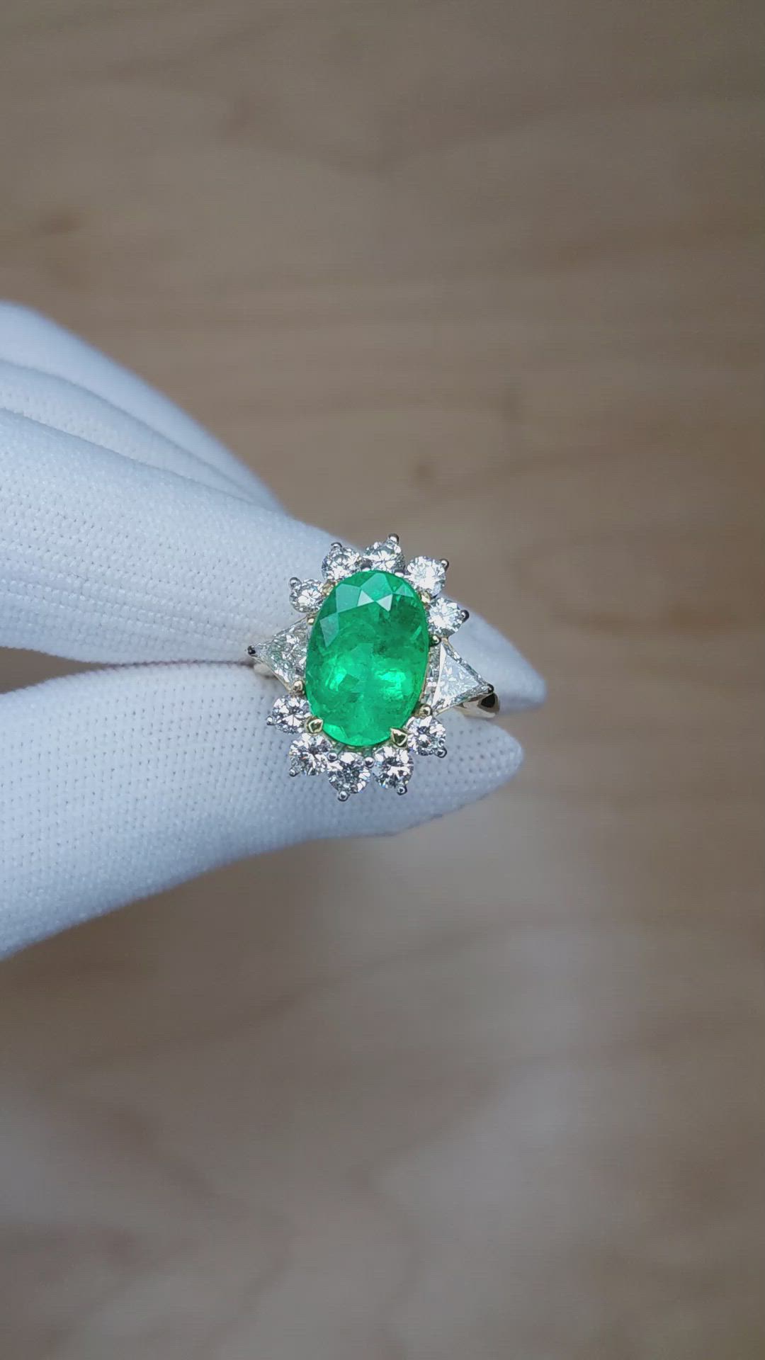 3.90 Ct. Emerald Natural Diamond Halo Ring, 18K Yellow Gold Size Video