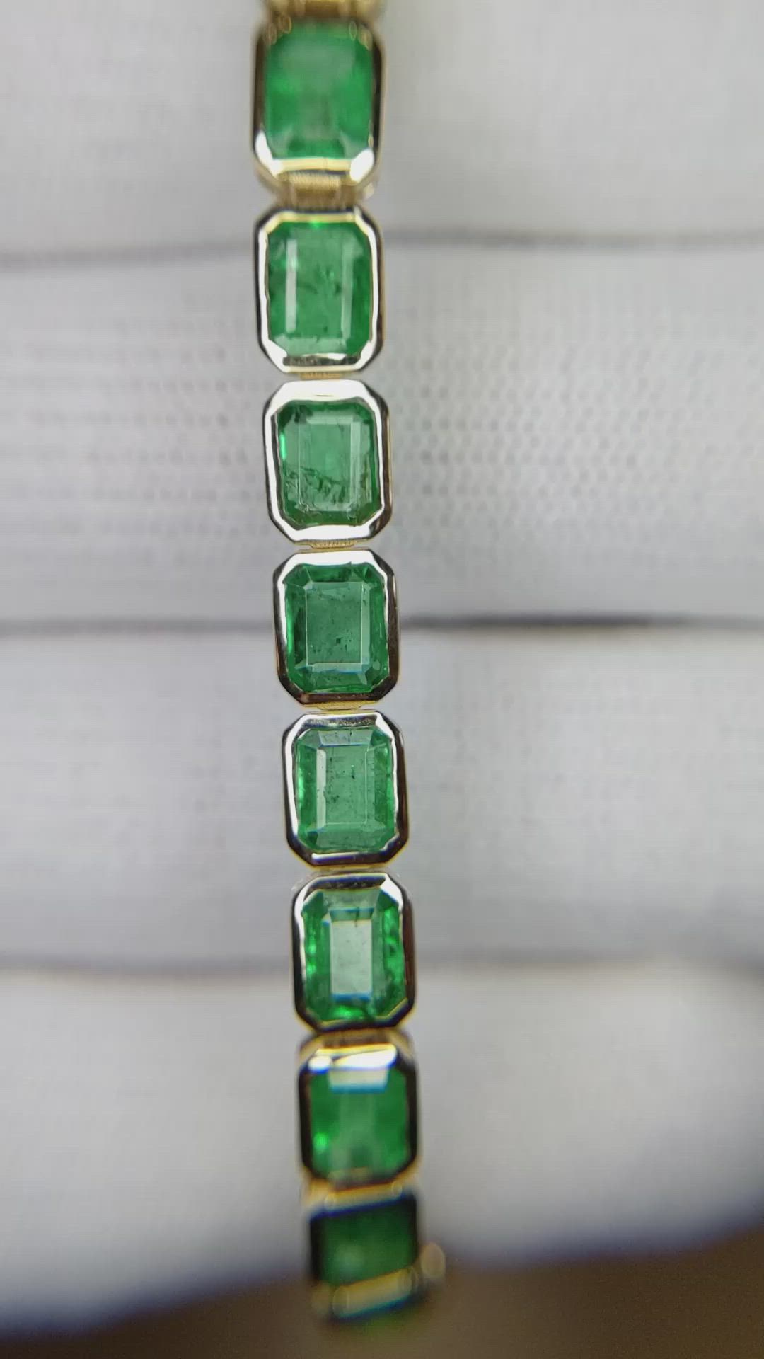 11.73&nbsp;Ct.Tw.Total Carat Weight Emerald Bezel Bracelet, 14K Yellow Gold Size Video
