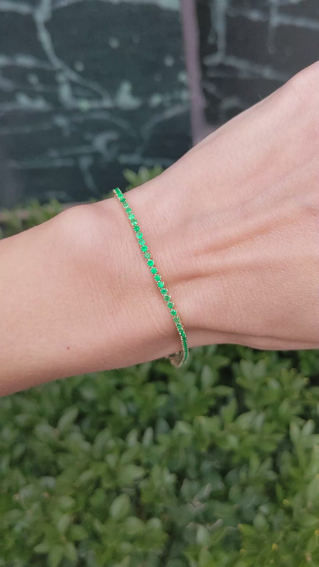 1.88&nbsp;Ct.Tw.Total Carat Weight Emerald Tennis/Line Bracelet, 14K Yellow Gold Size Video
