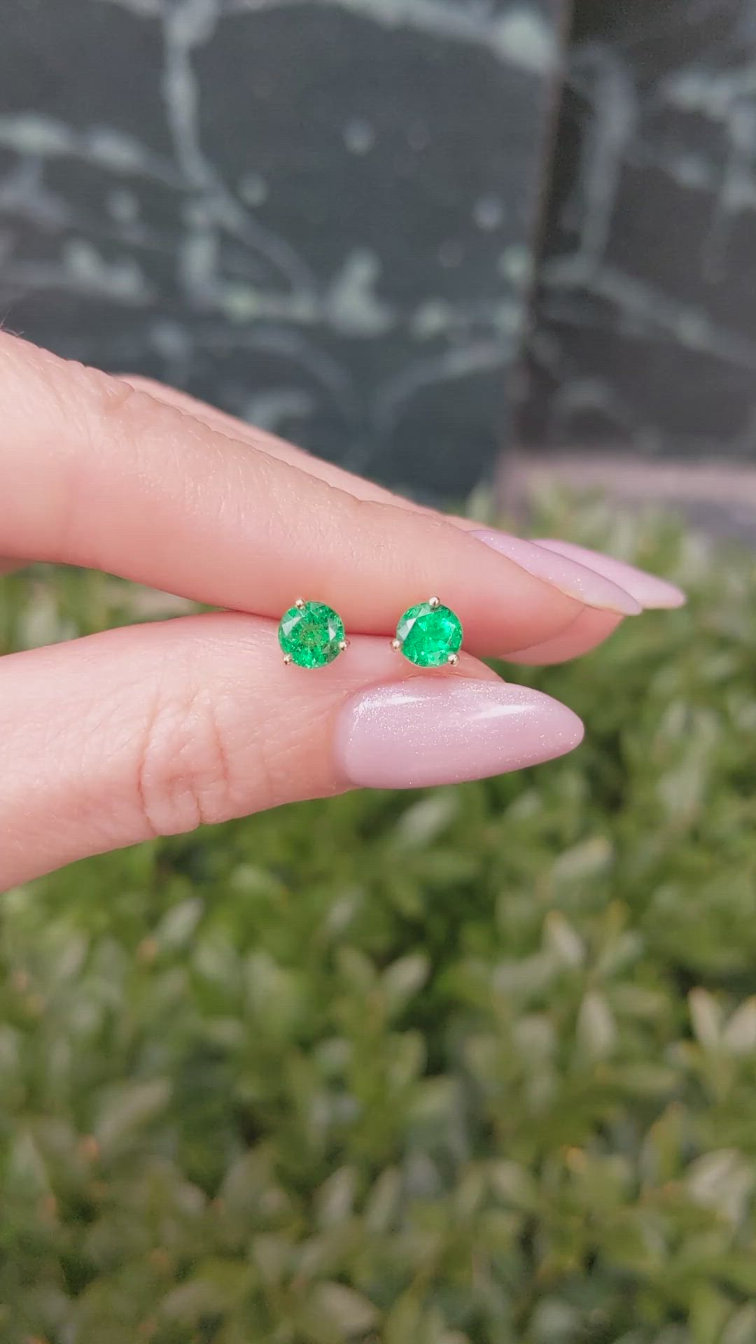 1.07&nbsp;Ct.Tw.Total Carat Weight Emerald Studs Earrings, 18K Yellow Gold Size Video