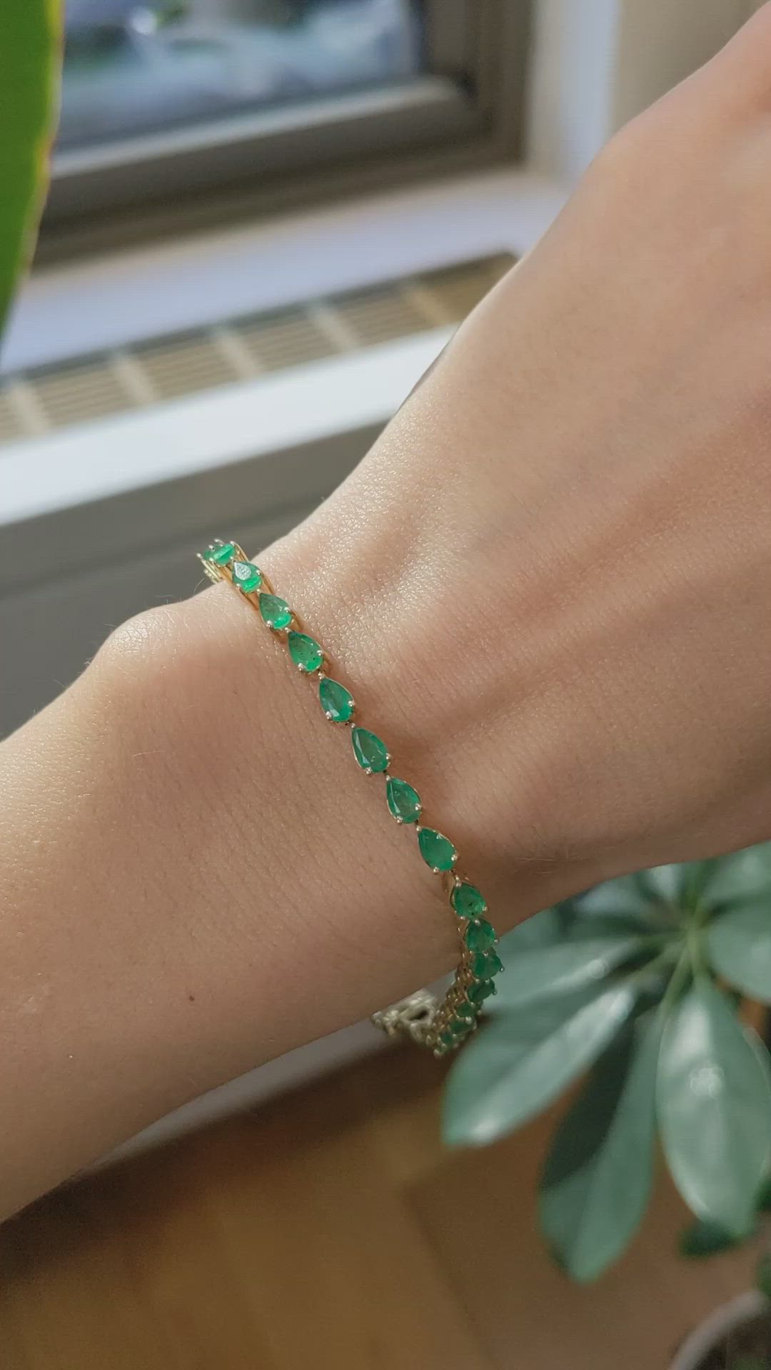 5.42 Ct.Tw.Total Carat Weight Emerald Tennis/Line Bracelet, 14K Yellow Gold Size Video