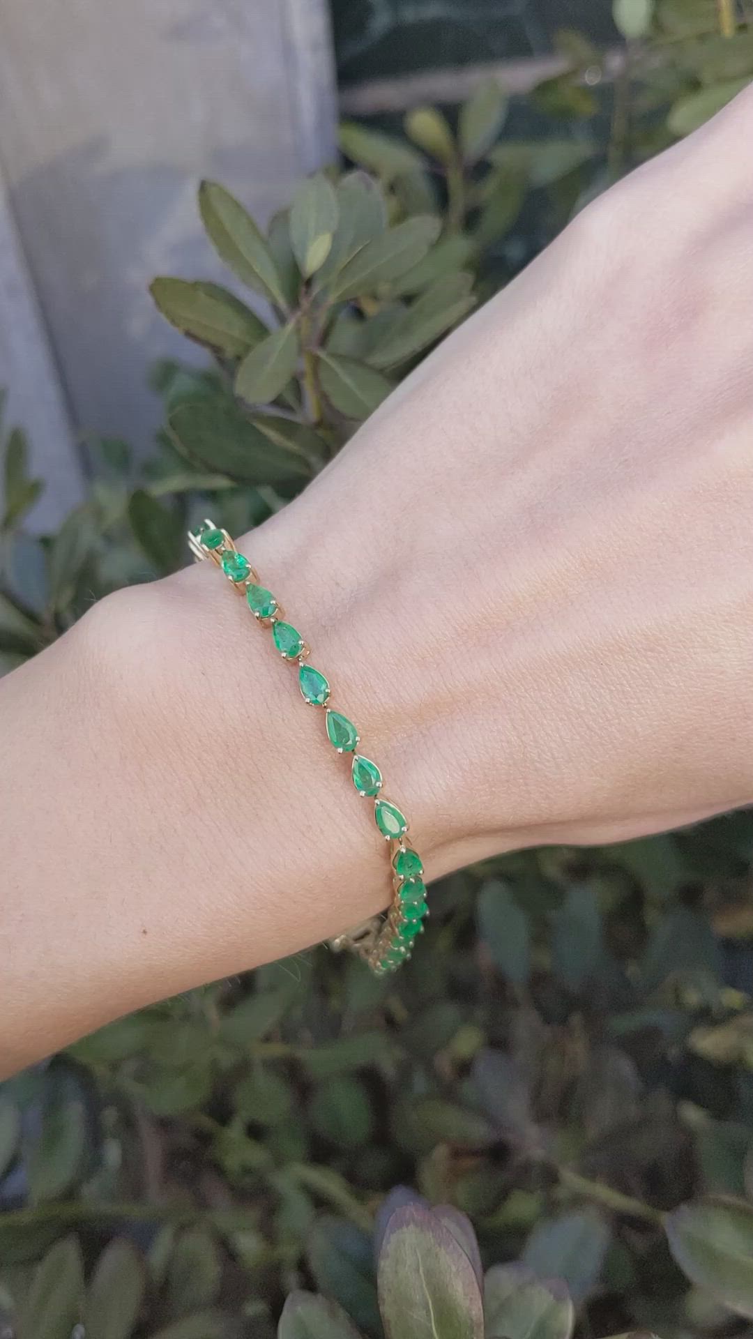 5.42 Ct.Tw.Total Carat Weight Emerald Tennis/Line Bracelet, 14K Yellow Gold Size Video