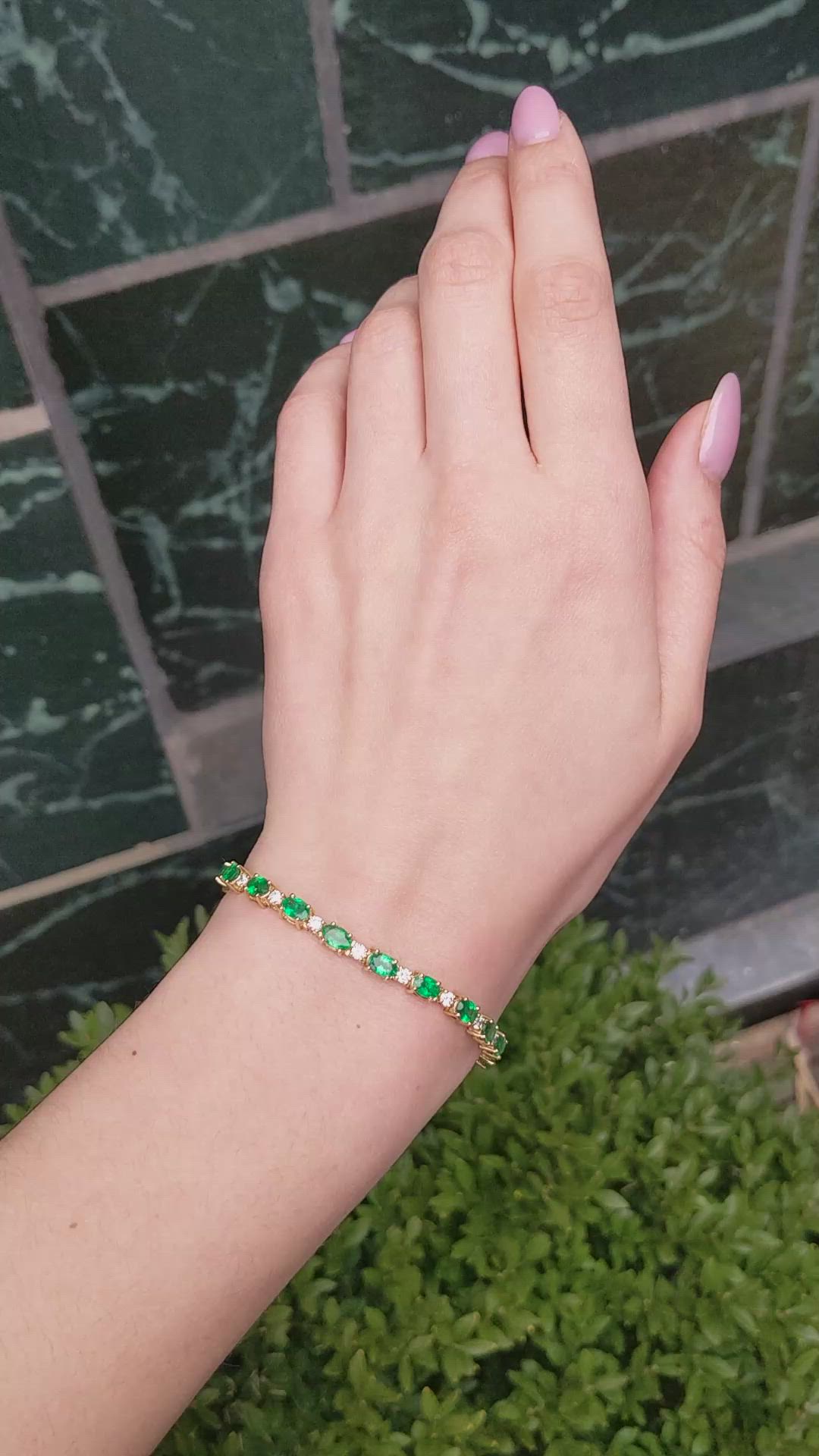7.83&nbsp;Ct.Tw.Total Carat Weight Emerald and Natural Diamond Pave Bracelet, 14K Yellow Gold Size Video