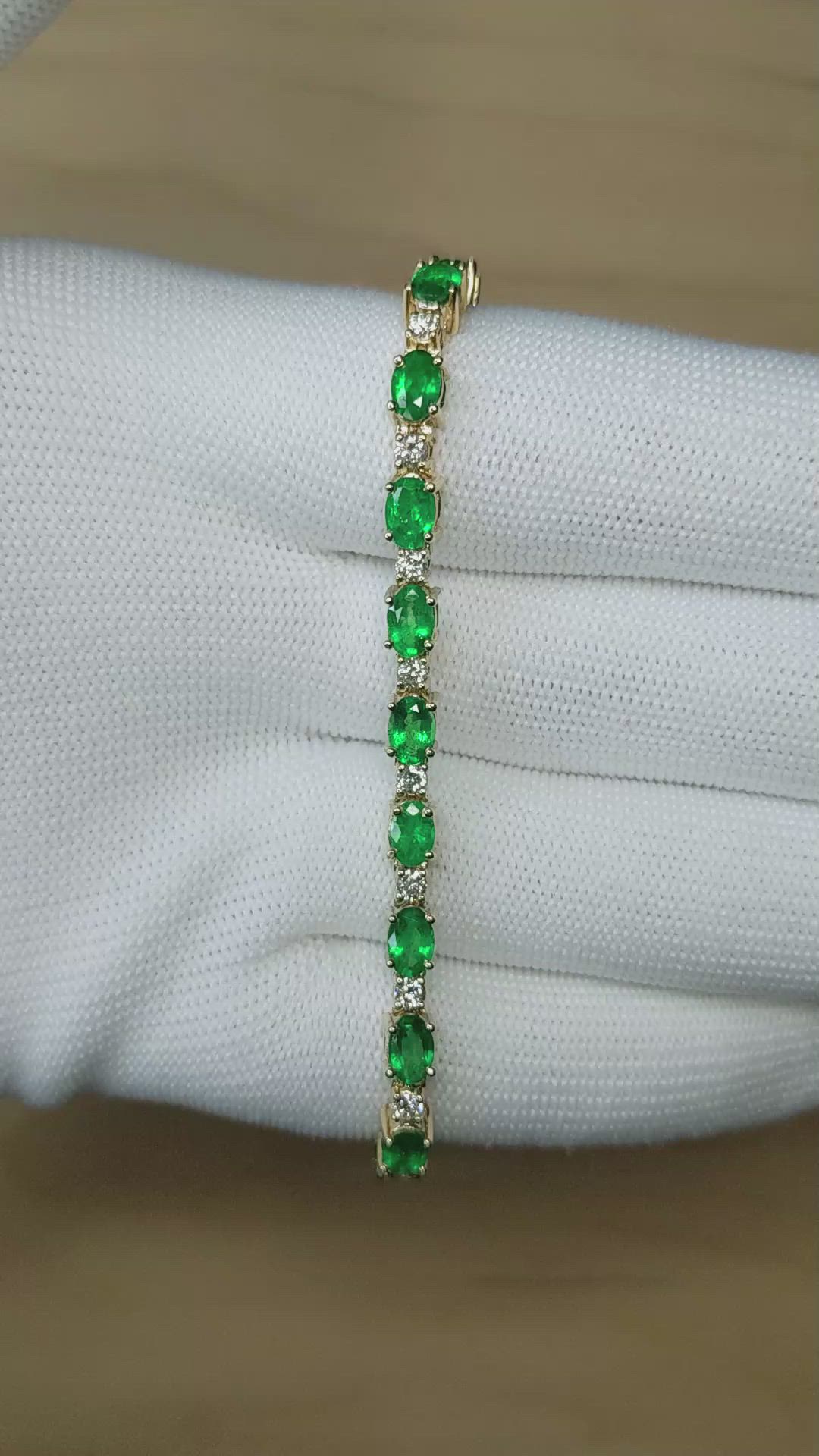 7.83&nbsp;Ct.Tw.Total Carat Weight Emerald and Natural Diamond Pave Bracelet, 14K Yellow Gold Size Video