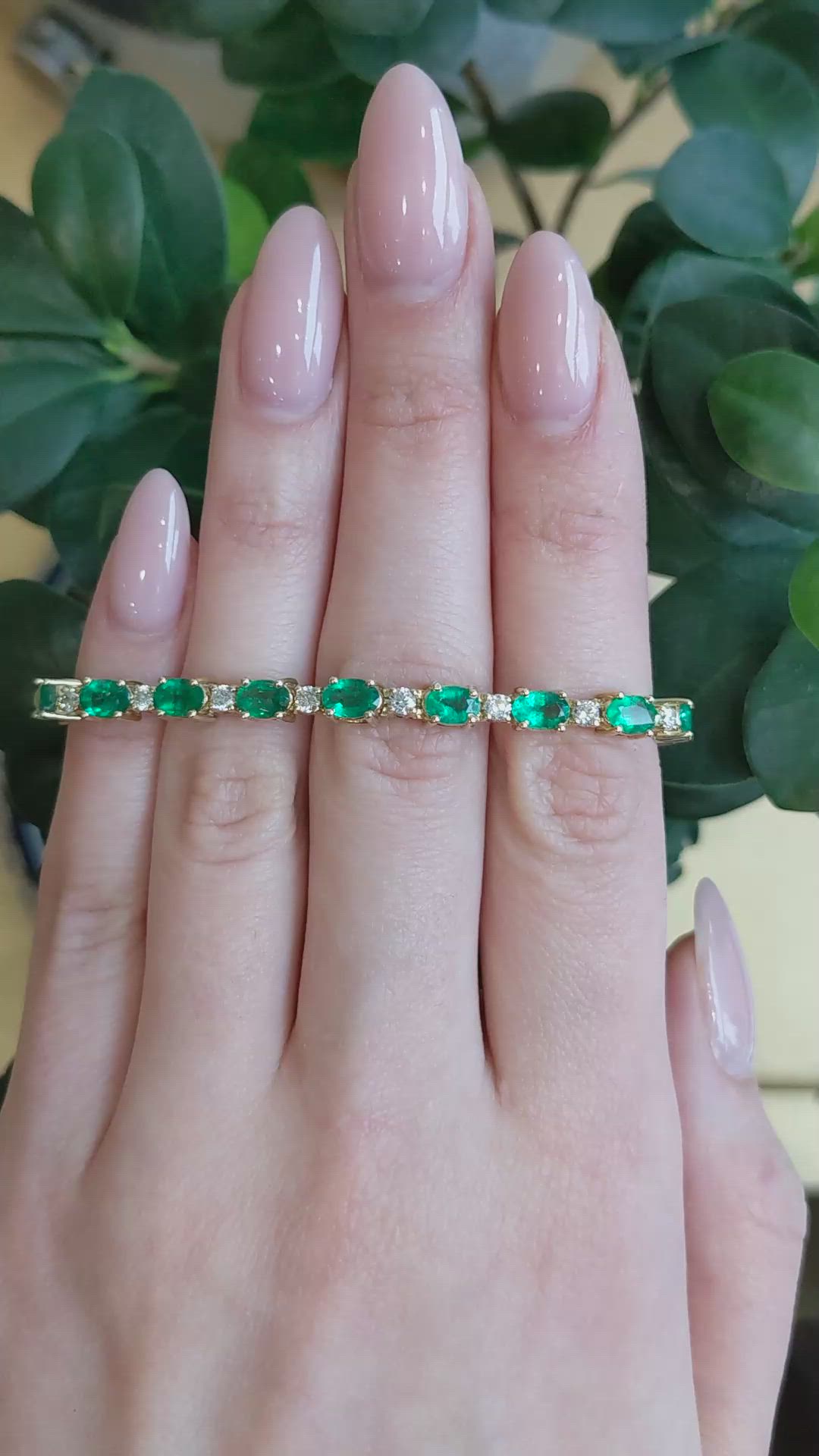 7.83&nbsp;Ct.Tw.Total Carat Weight Emerald and Natural Diamond Pave Bracelet, 14K Yellow Gold Size Video
