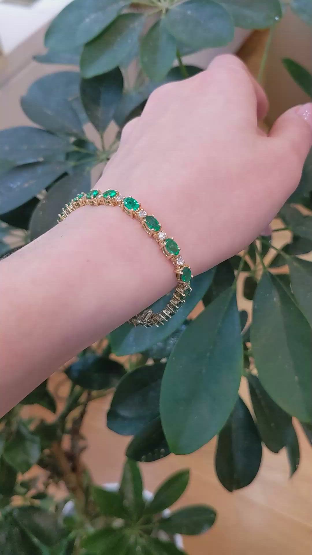 7.83&nbsp;Ct.Tw.Total Carat Weight Emerald and Natural Diamond Pave Bracelet, 14K Yellow Gold Size Video