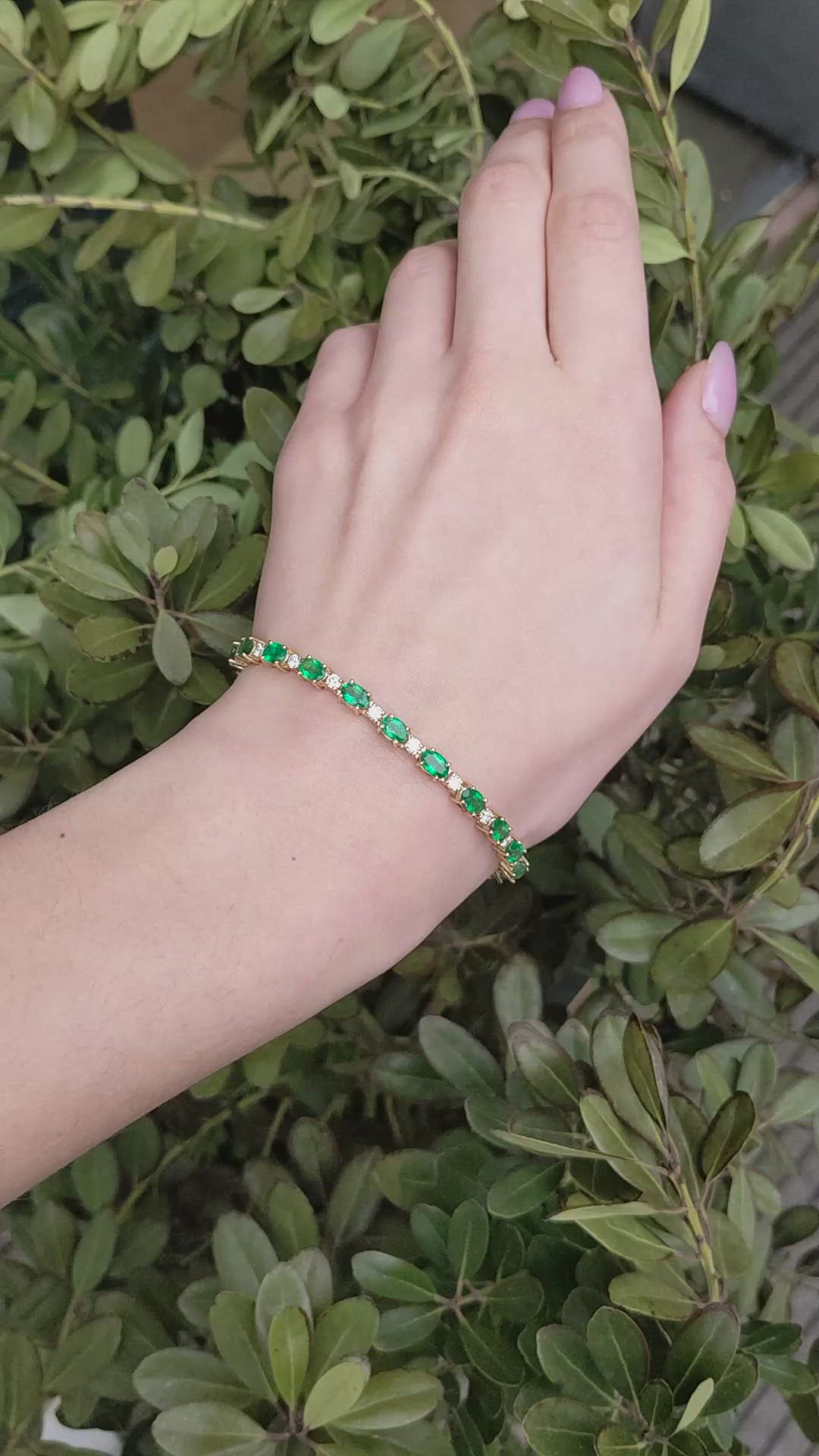 7.83&nbsp;Ct.Tw.Total Carat Weight Emerald and Natural Diamond Pave Bracelet, 14K Yellow Gold Size Video