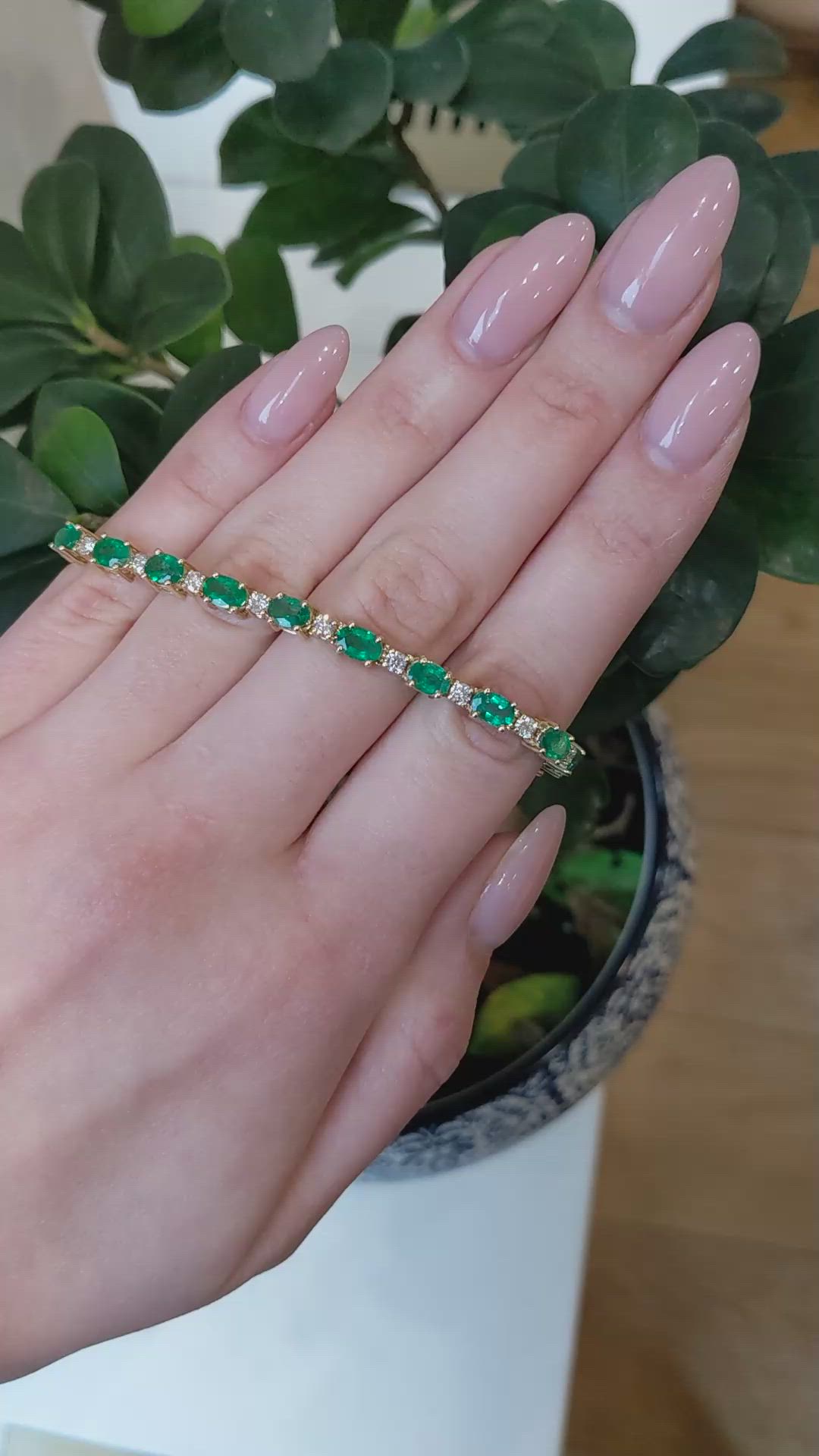 7.83&nbsp;Ct.Tw.Total Carat Weight Emerald and Natural Diamond Pave Bracelet, 14K Yellow Gold Size Video
