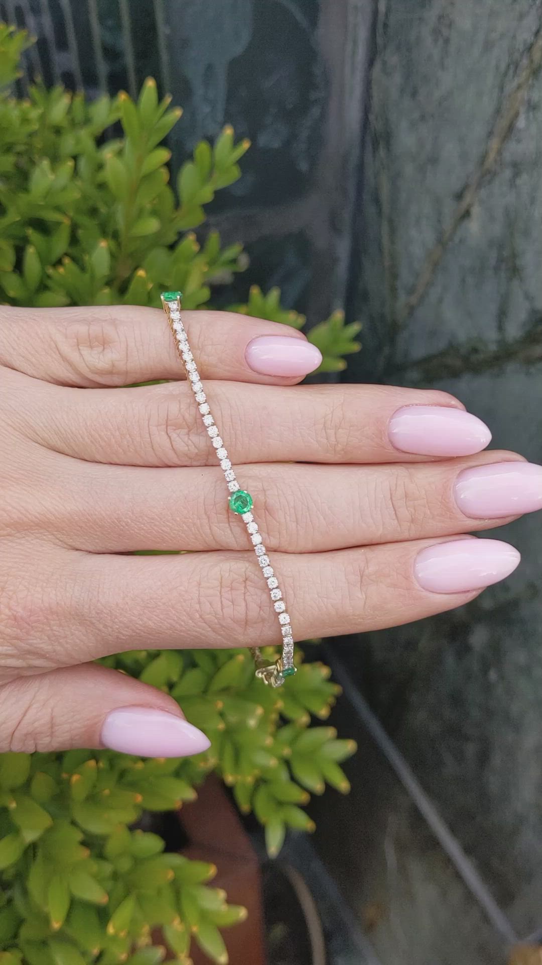 1.15 Ct.Tw.Total Carat Weight Emerald and Natural Diamond Tennis/Line Bracelet, 14K Yellow Gold Size Video