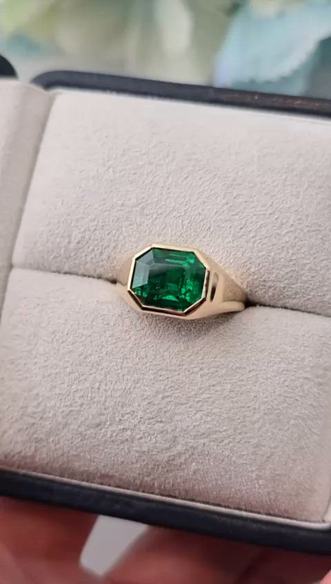 3.85 Ct. Emerald Men's Ring, 18K Yellow Gold Size Video