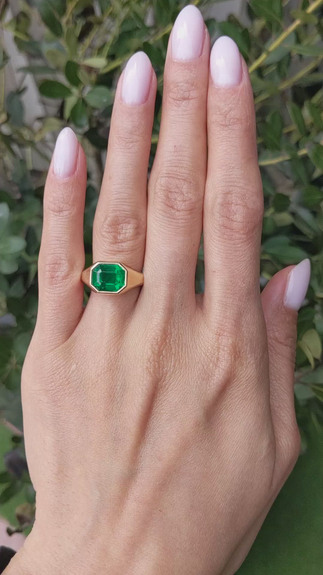 3.85 Ct. Emerald Men's Ring, 18K Yellow Gold Size Video