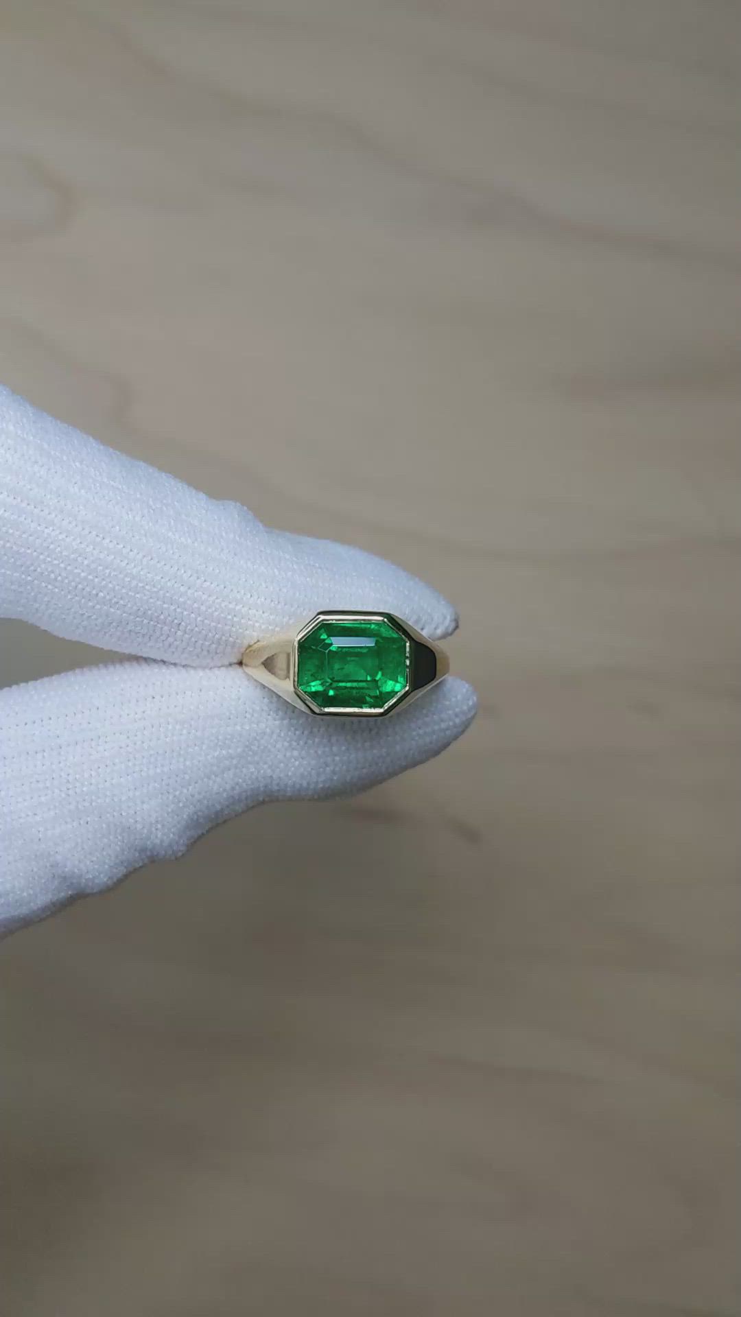 3.85 Ct. Emerald Men's Ring, 18K Yellow Gold Size Video