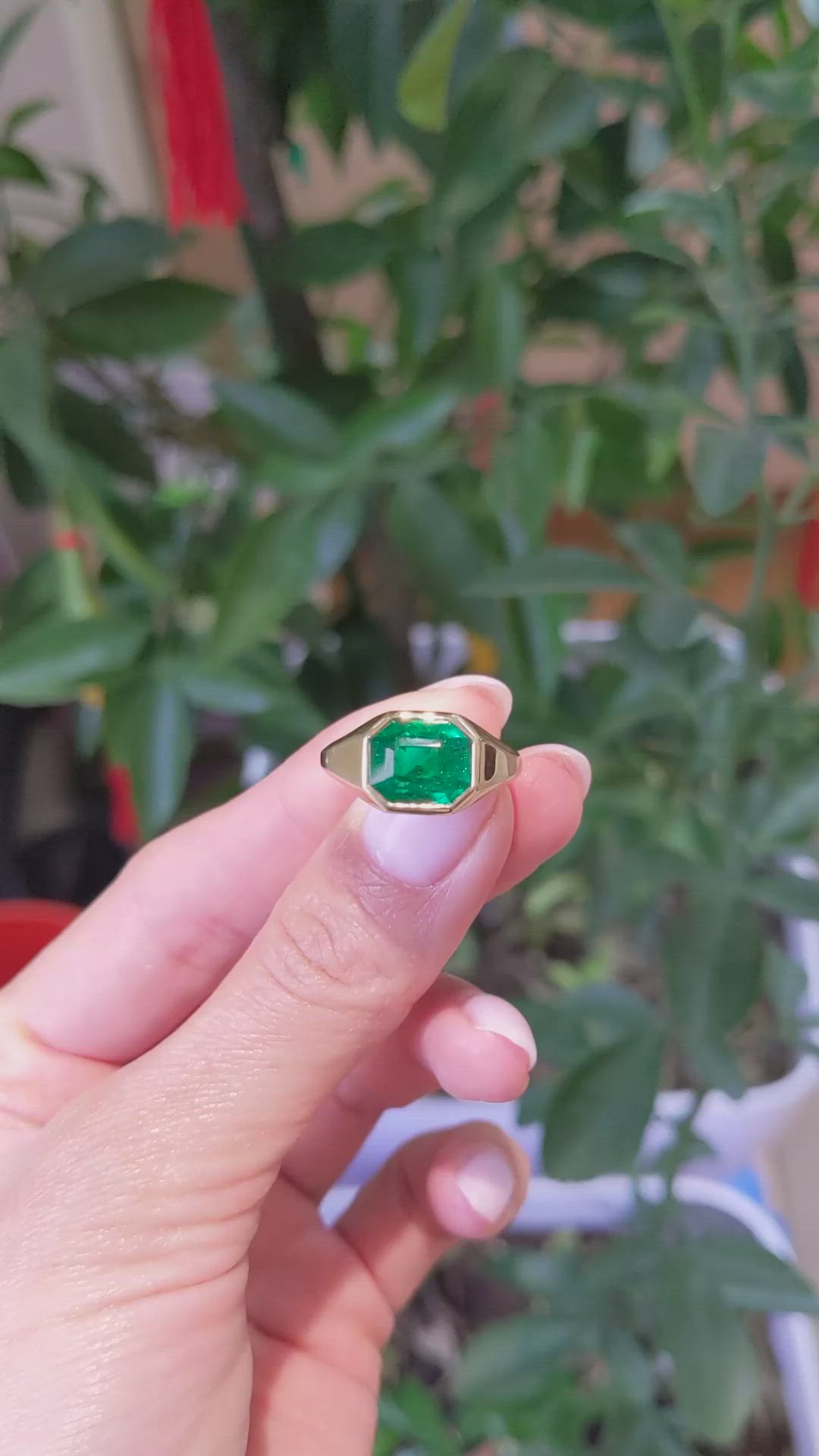3.85 Ct. Emerald Men's Ring, 18K Yellow Gold Size Video