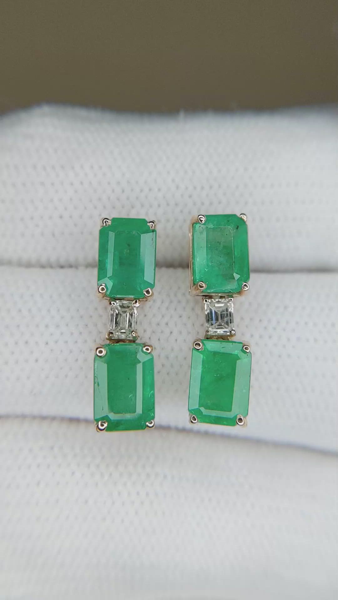 3.76&nbsp;Ct.Tw.Total Carat Weight Emerald and Natural Diamond Studs Earrings, 14K Yellow Gold Size Video