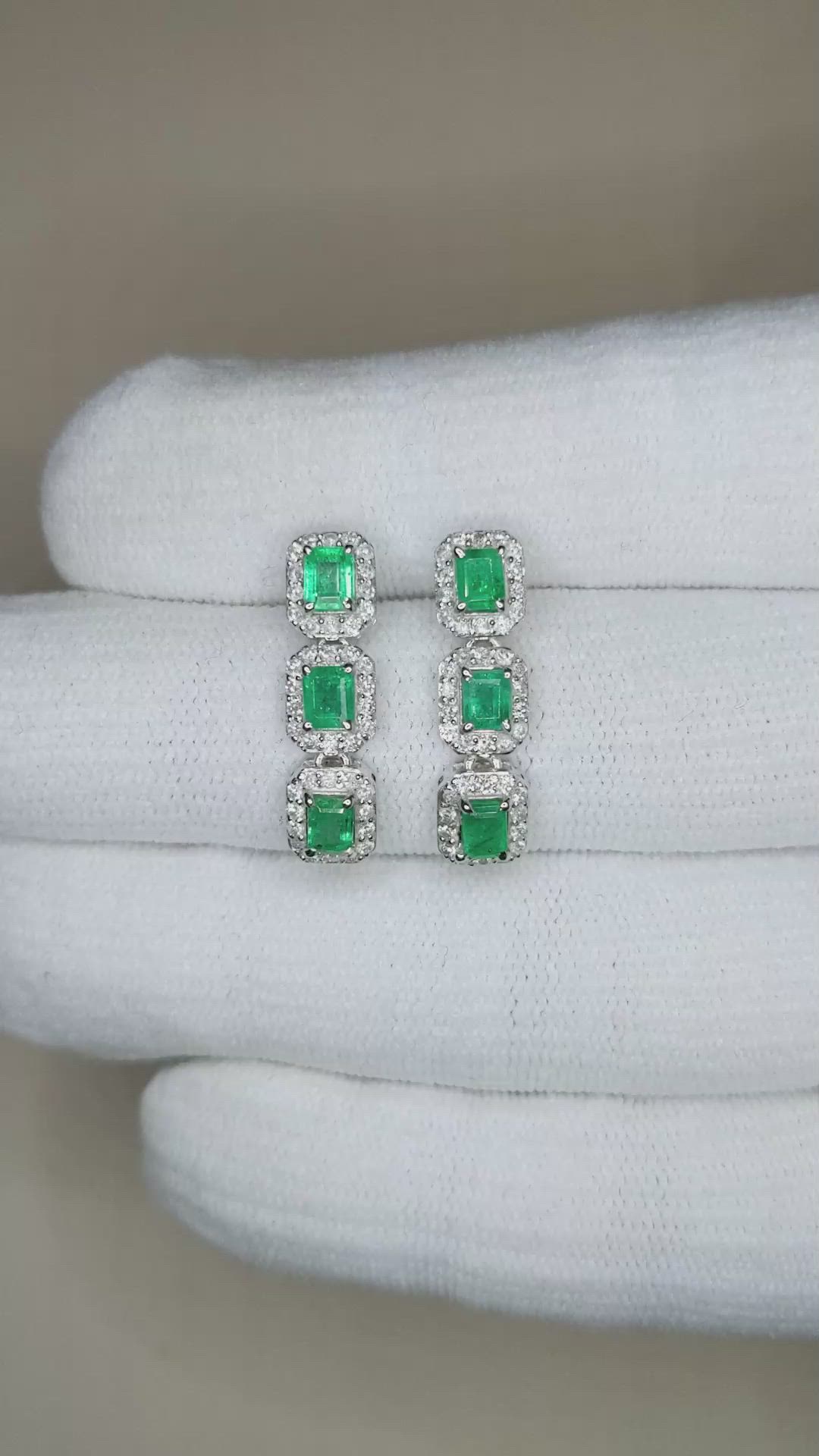 1.28&nbsp;Ct.Tw.Total Carat Weight Emerald and Natural Diamond Studs Earrings, 14K White Gold Size Video