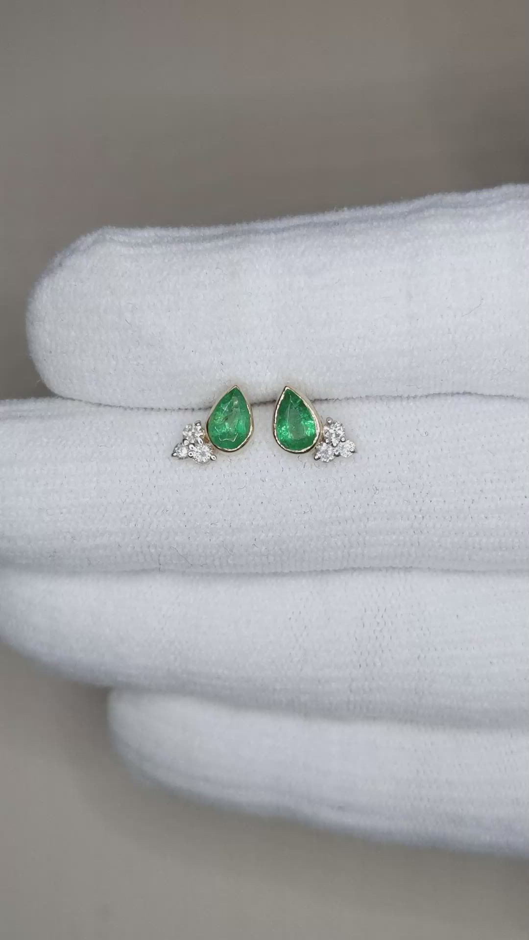 0.70&nbsp;Ct.Tw.Total Carat Weight Emerald and Natural Diamond Studs Earrings, 14K Yellow Gold Size Video